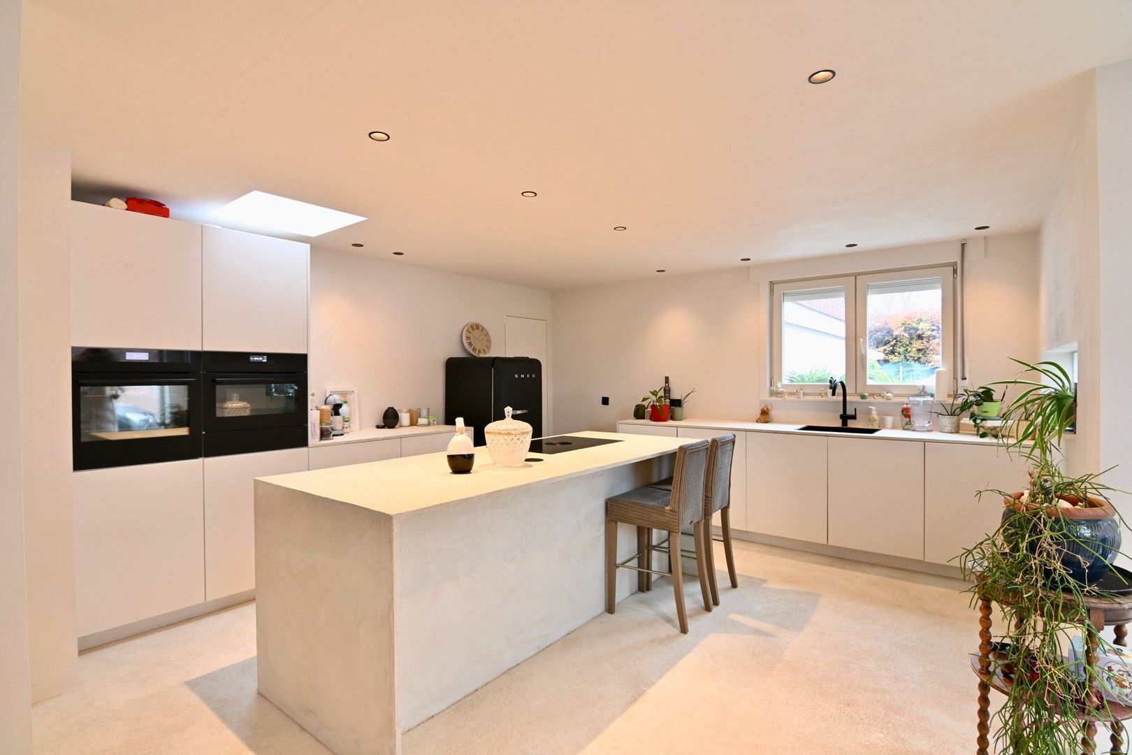 Instapklare woning in hartje Sint-Truiden met dubbele garage en stadstuin foto 2