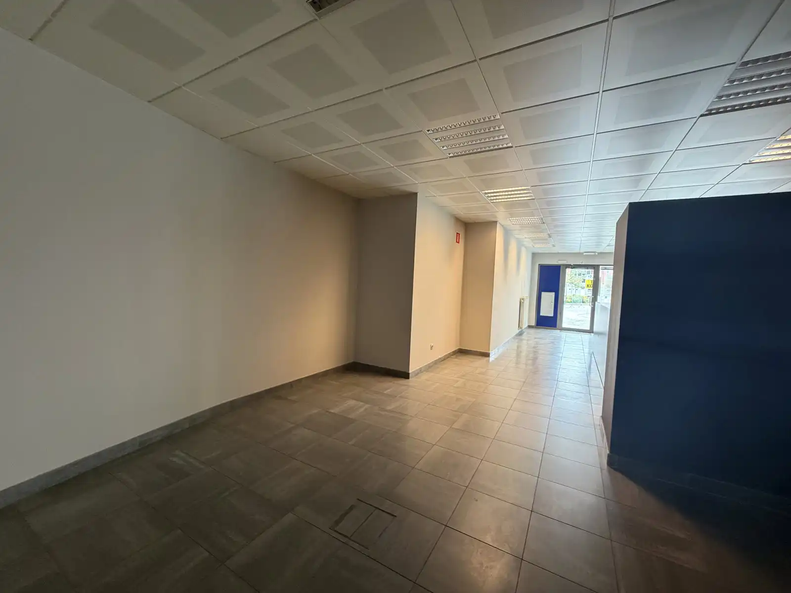 Gunstig gelegen commercieel gelijkvloers in centrum Ekeren! foto 3