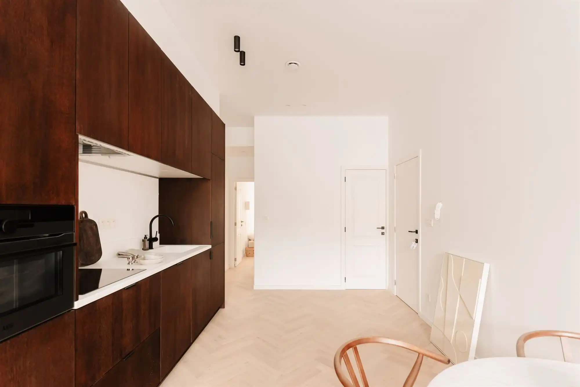 Gerenoveerd appartement met gezellige stadstuin foto 12