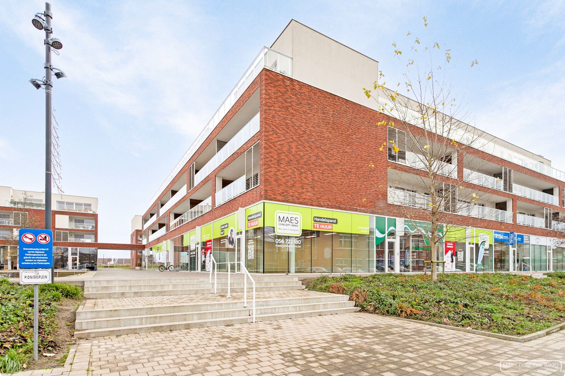 Afgewerkt (verhuurd) handelspand te koop van 125 m2 in centrum Zwevegem foto {{pictureIndex}}
