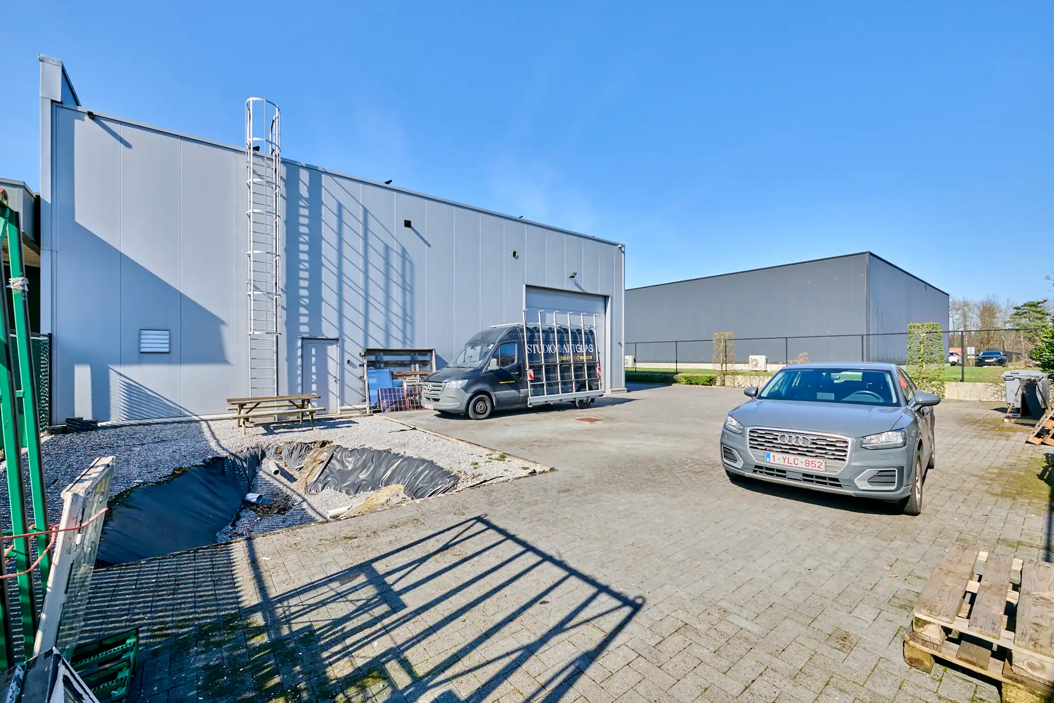 BEDRIJFSGEBOUW MET APPARTEMENT EN BUITENTERREIN foto 21