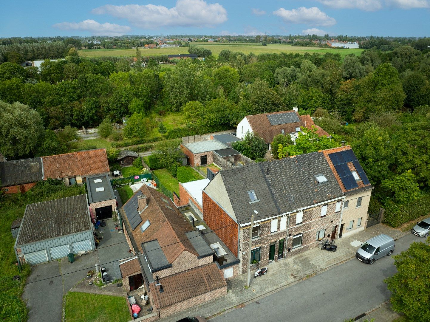 Gezinswoning met drie kamers, tuin en uitweg! foto 2