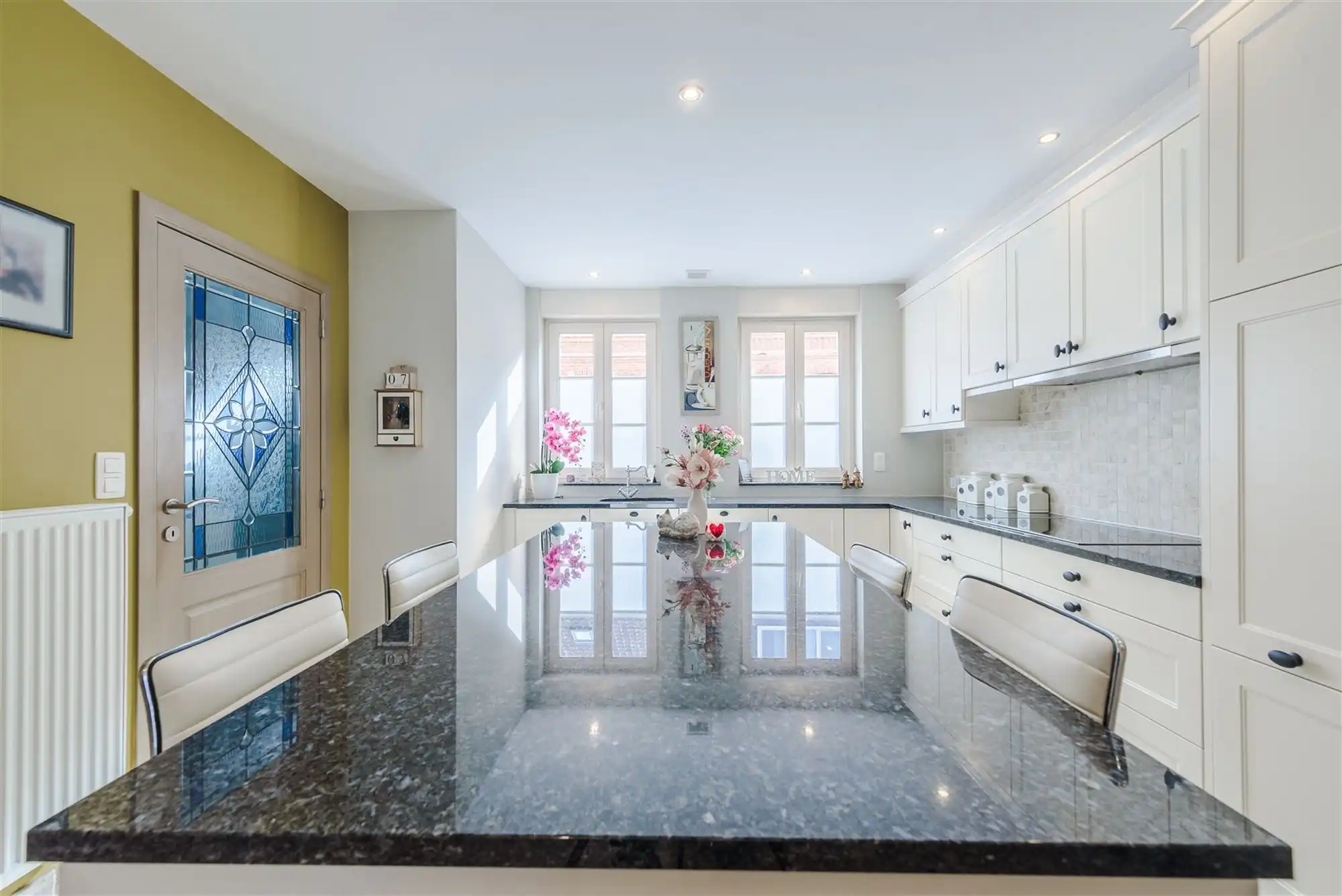 Kwaliteitsvol instapklaar huis met 3 slpks, 2 badks en tuin foto 9