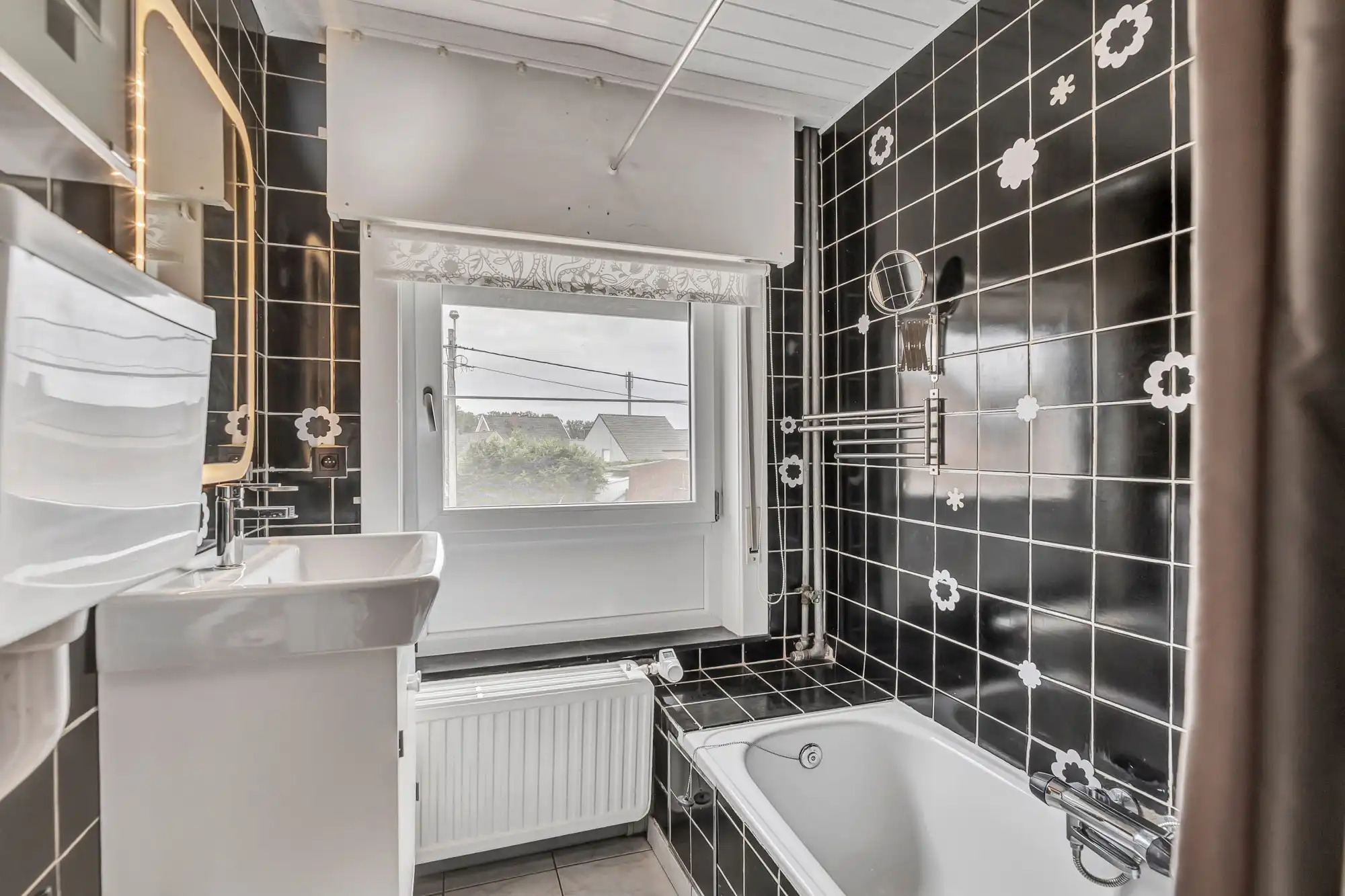 Goed onderhouden woning met garage en tuin foto 24