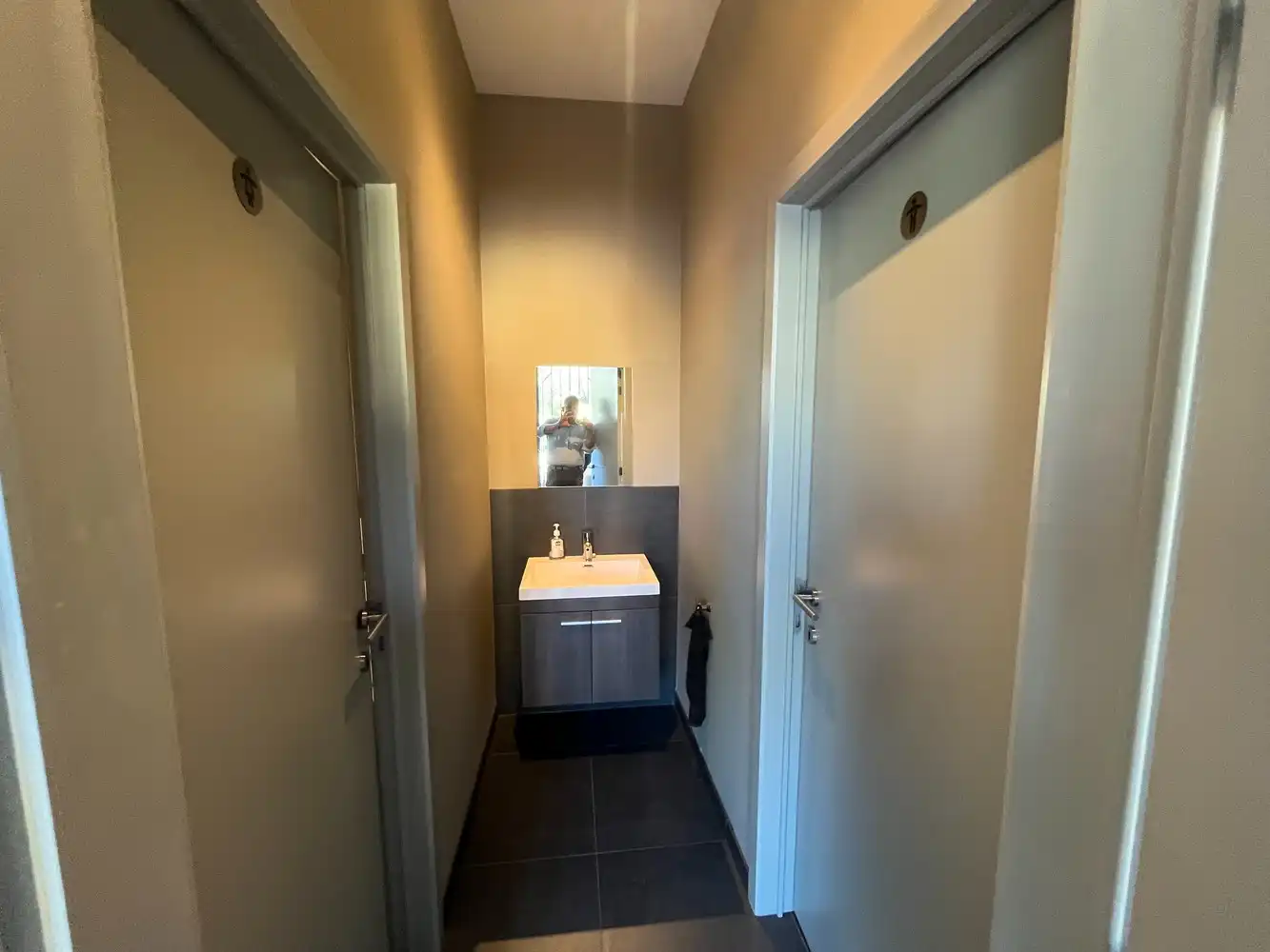 KMO-unit met kantoor foto 7