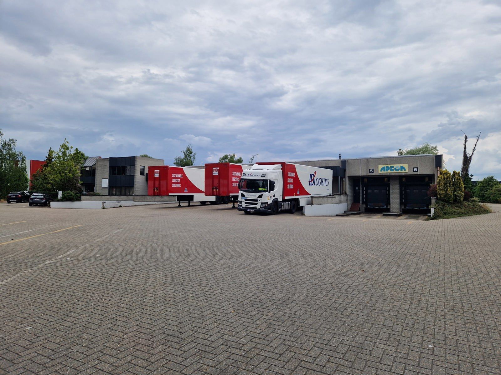 Magazijn en kantoren te huur in Mechelen foto 1