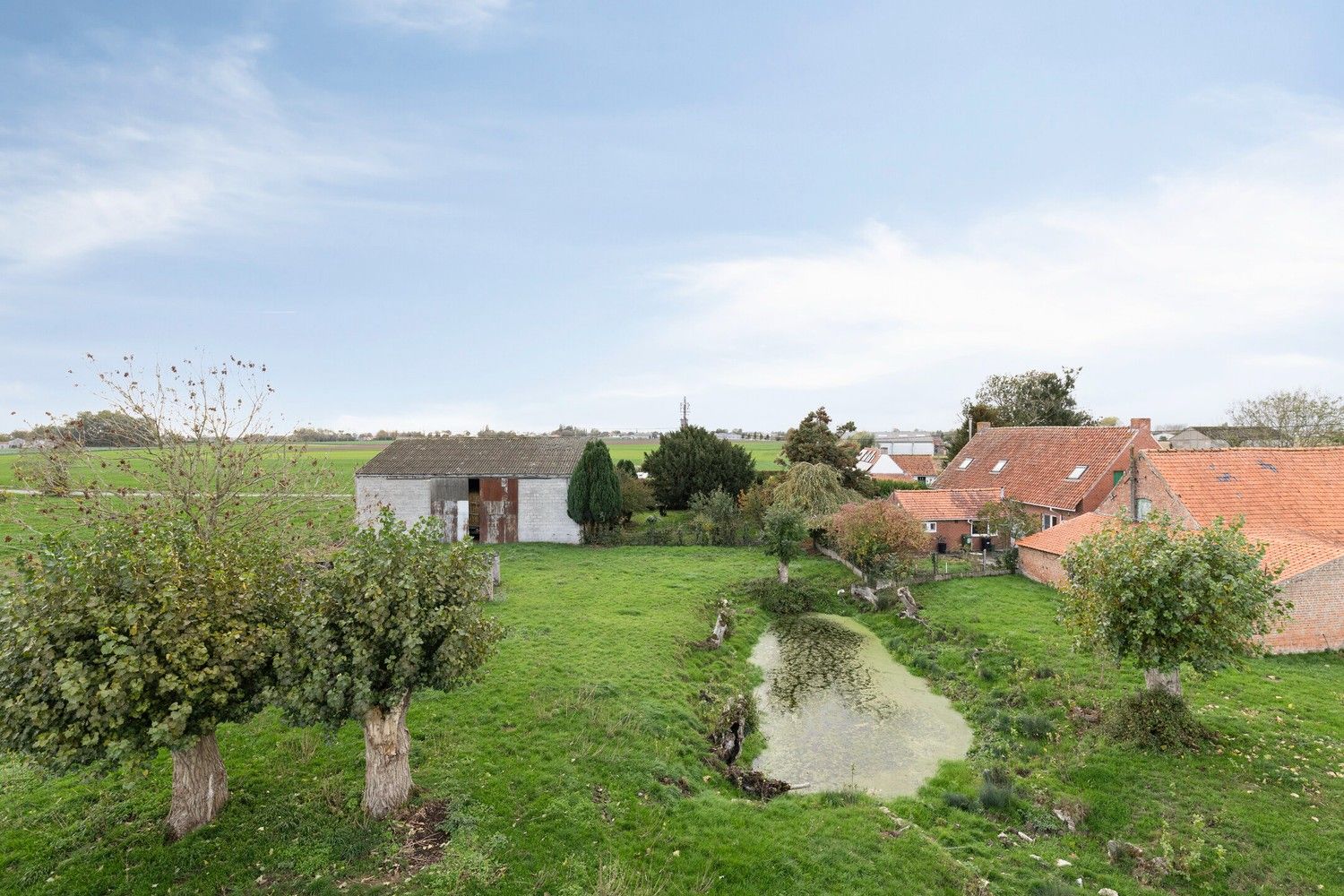 Beveren aan de IJzer: Charmant en historisch hoevetje met woonhuis, diverse stallingen, loods en weide op 3.967m² totale grondopp. foto 29