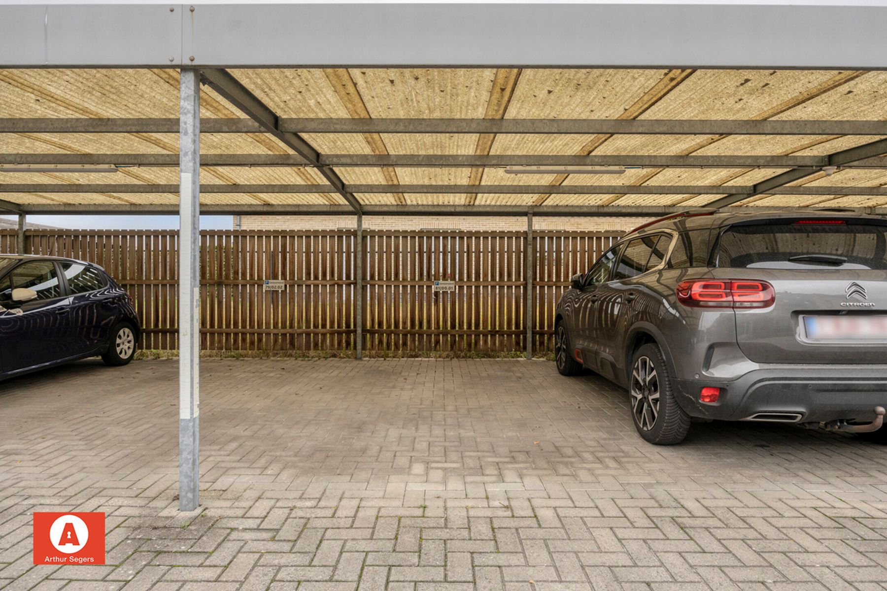 Recent Gelijkvloers appartement met tuin en parkeerplaats. foto 22