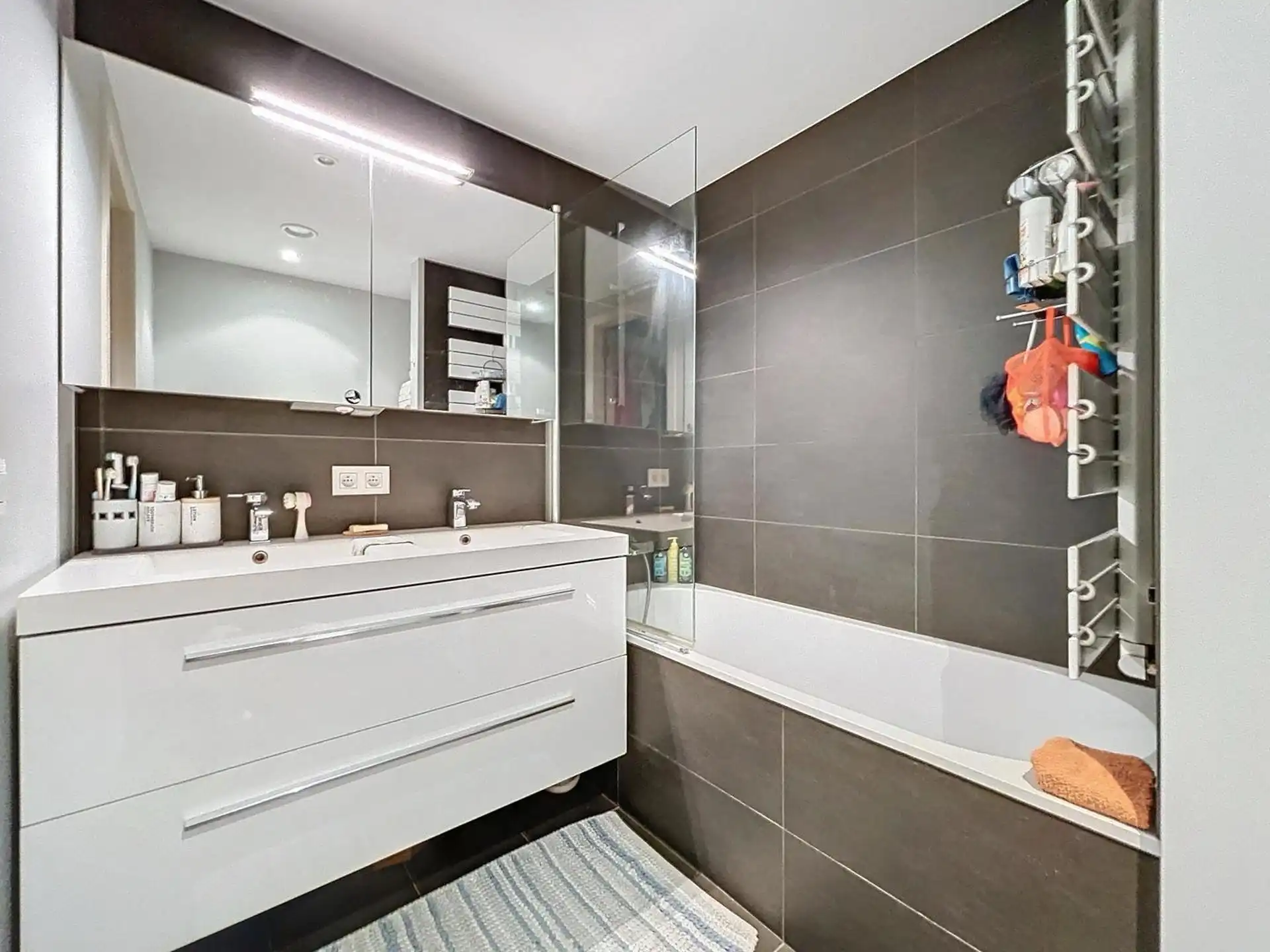 Mooi appartement met twee slk in een klein flatgebouw foto 9