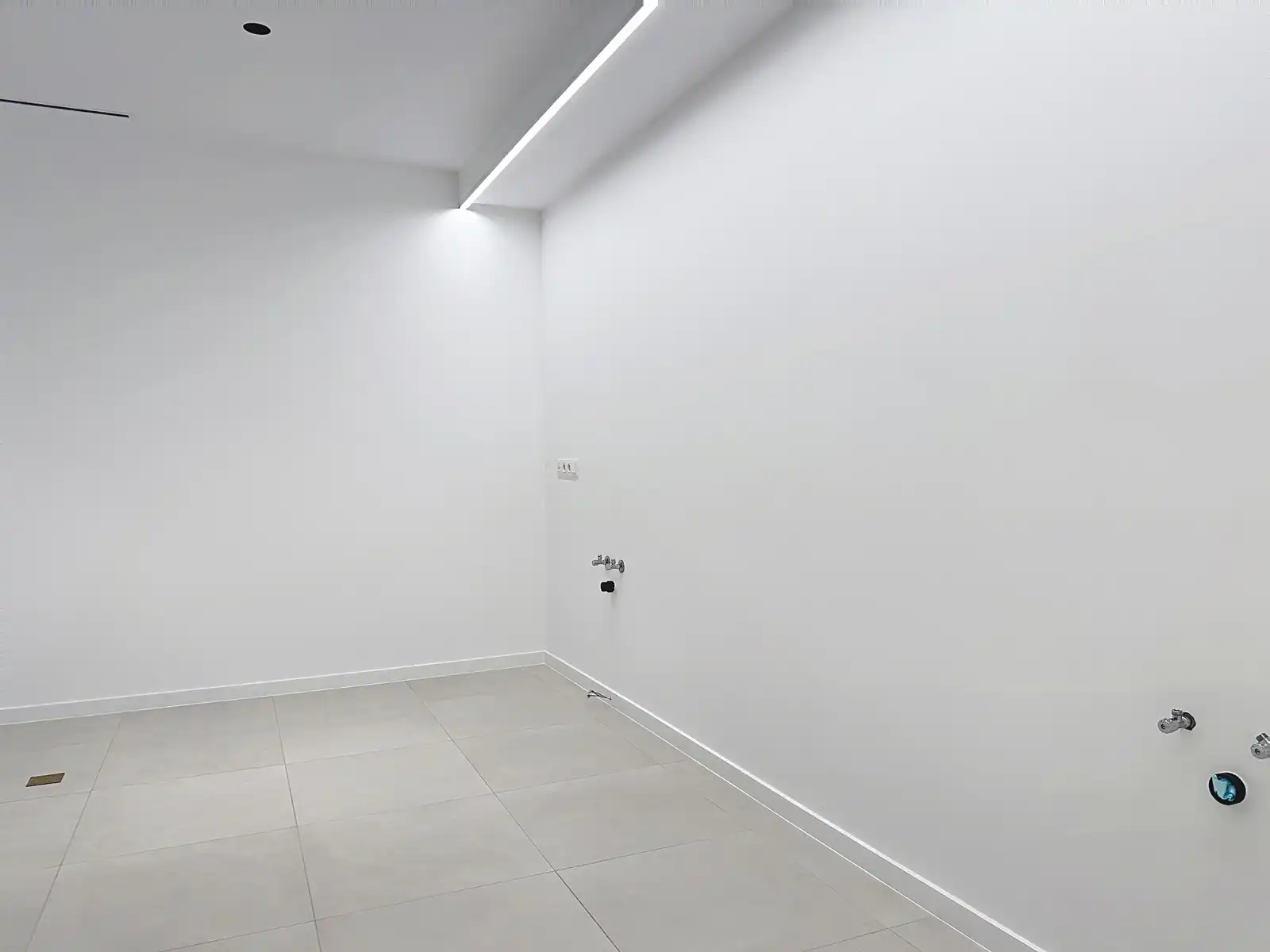 Praktijkruimte / commercieel gelijkvloers met veel passage foto 22