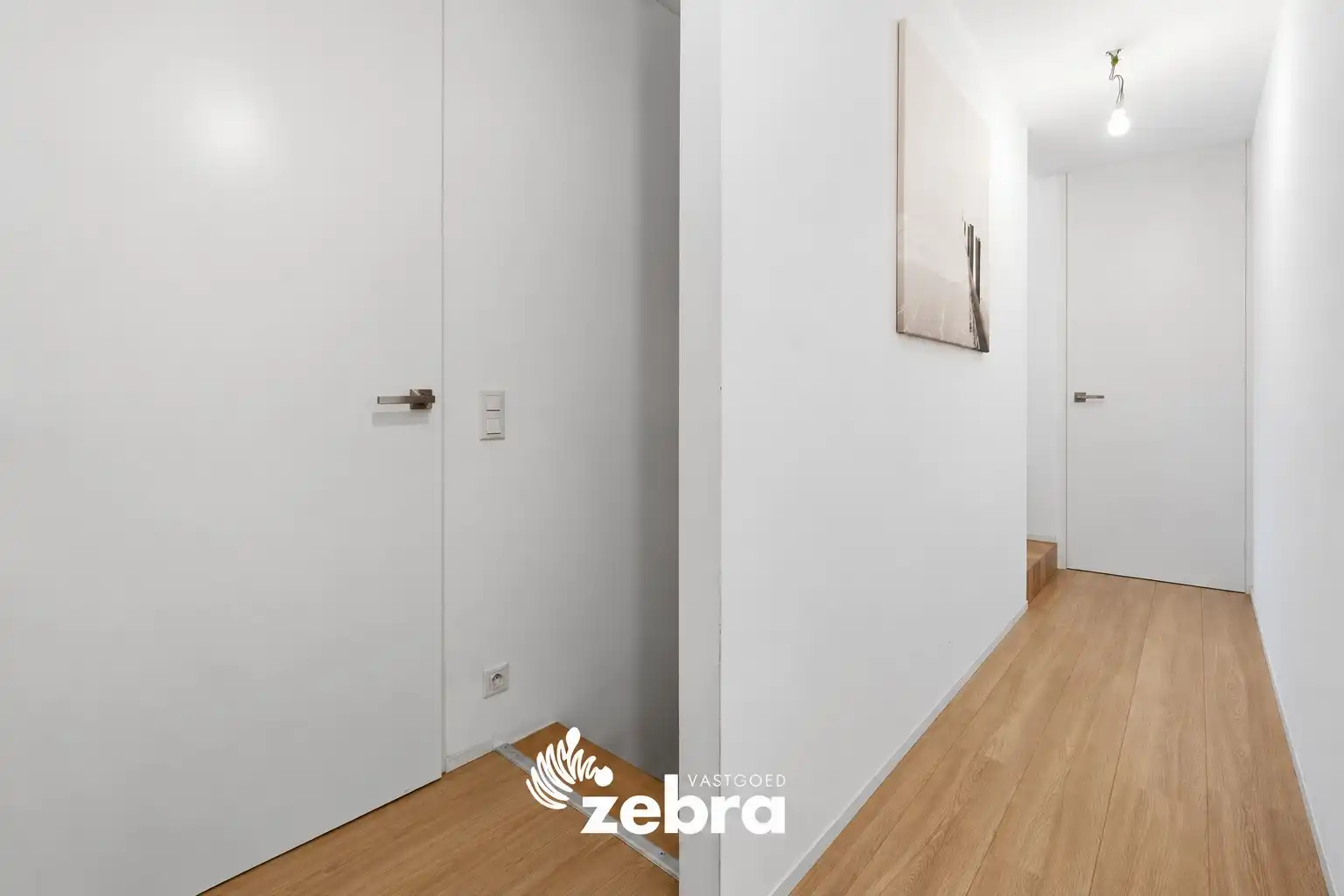 Instapklare woning met achterliggende garage en uitweg! foto 7