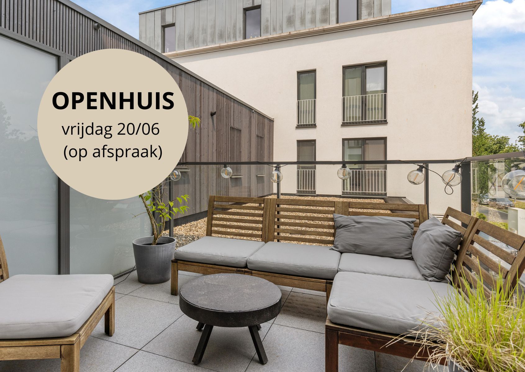 Modern 1-slpk. appartement met terras en parking foto {{pictureIndex}}