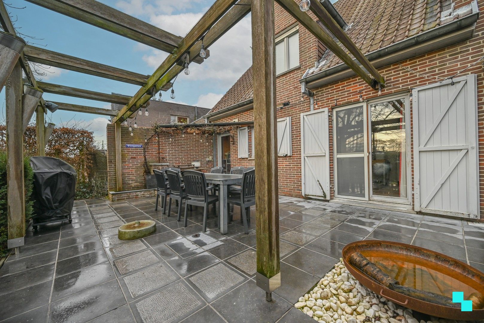 Uitzonderlijke eigendom bestaande uit een gezinswoning & afzonderlijk (kantoor)gebouw te Izegem foto 21