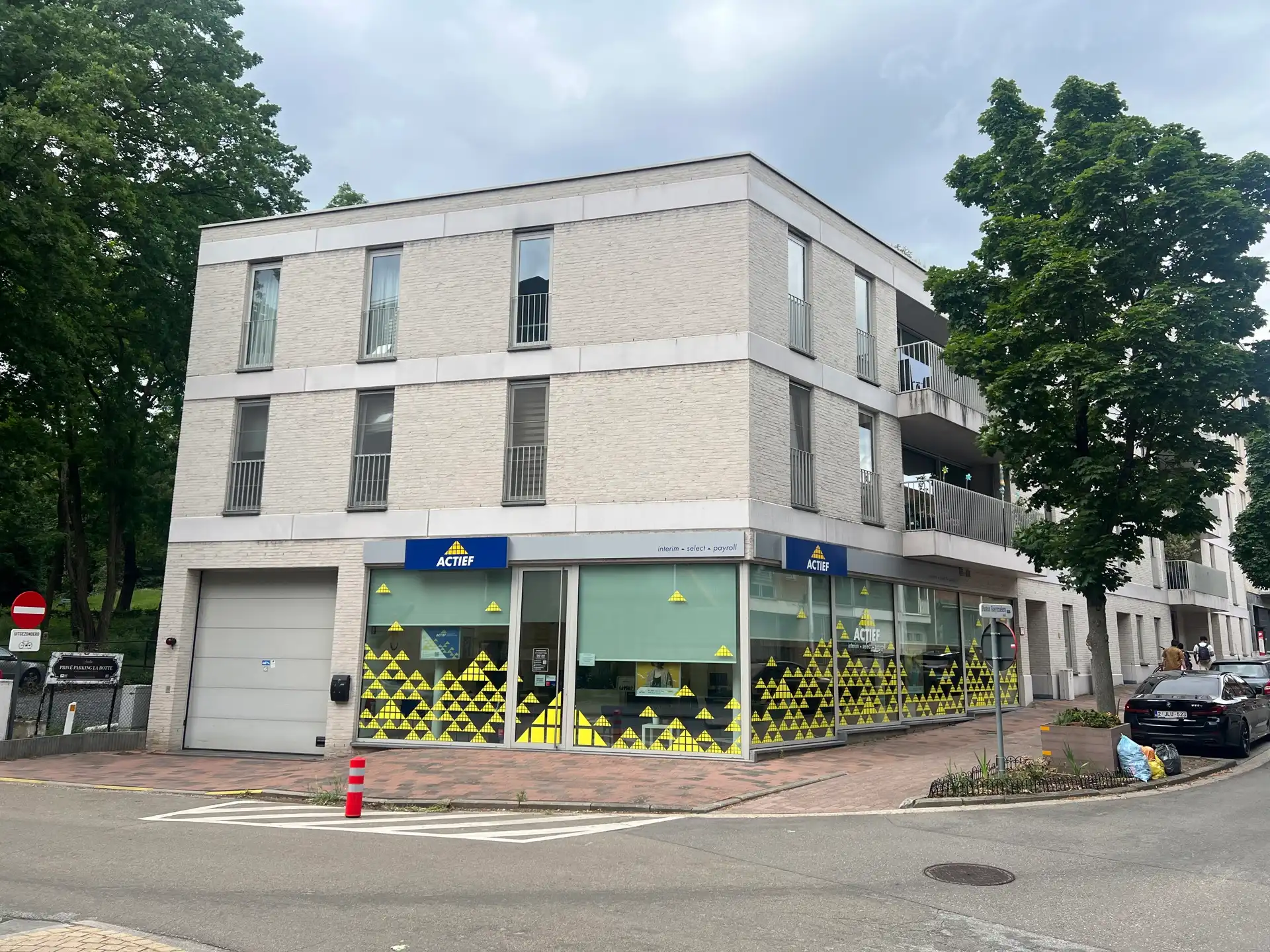 Ruim appartement met uniek groen uitzicht in hartje Genk foto 2