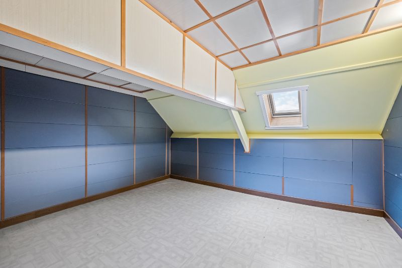 Zonnebeke-Passendale.  Wonen en werken, grote verzorgde woning met > 5 slaapkamers en aparte >60m2 kantoorruimte / praktijk / hobbyruimte met aparte ingang. foto 17