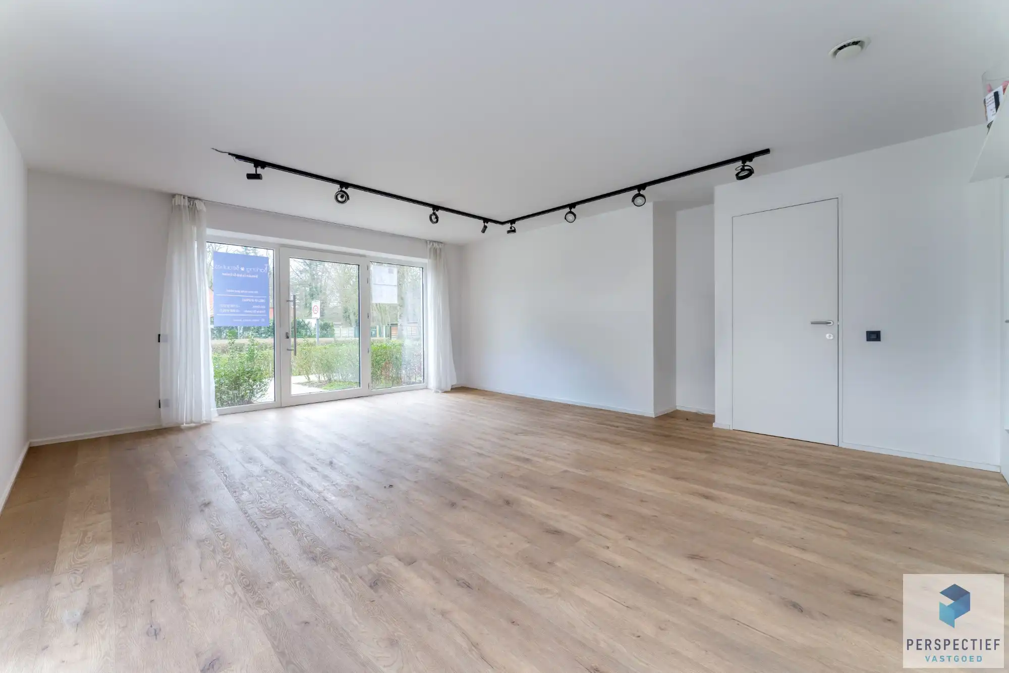 Centraal gelegen handelsgelijkvloers/ appartement foto 5