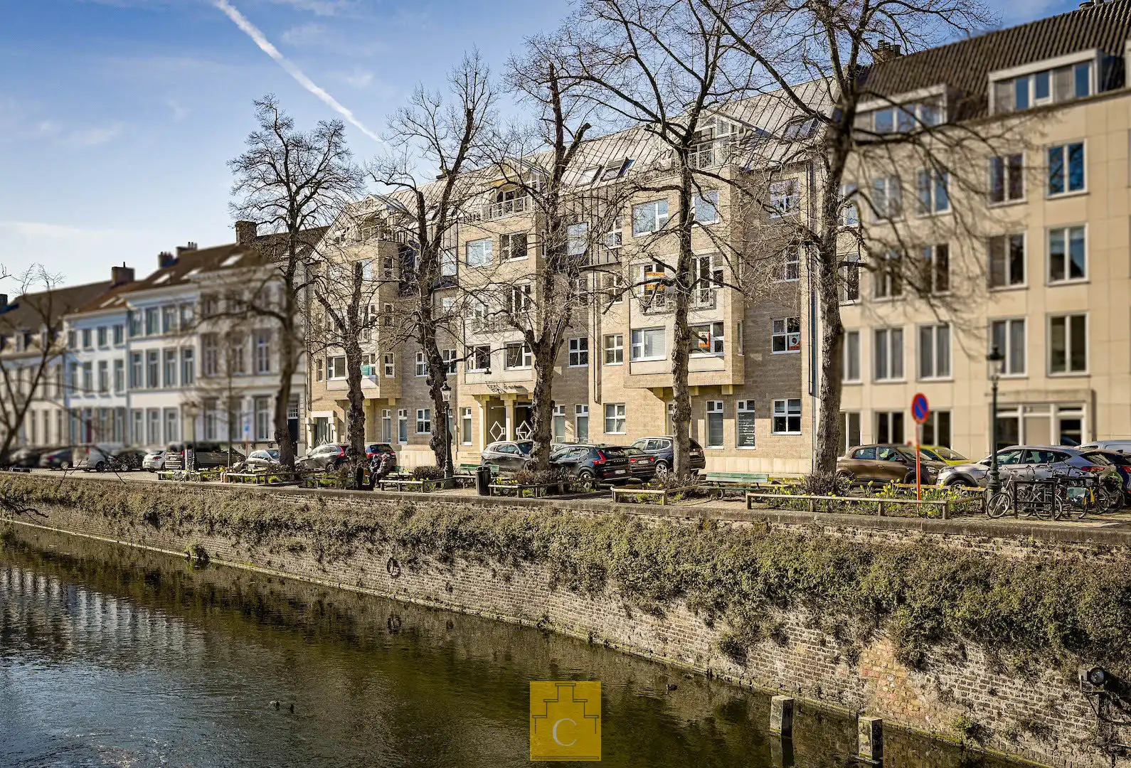 groot appartement (159 m2) met 3 slaapkamers aan de Augustijnenrei, 1ste verdieping, garagebox kan bijgekocht worden foto {{pictureIndex}}