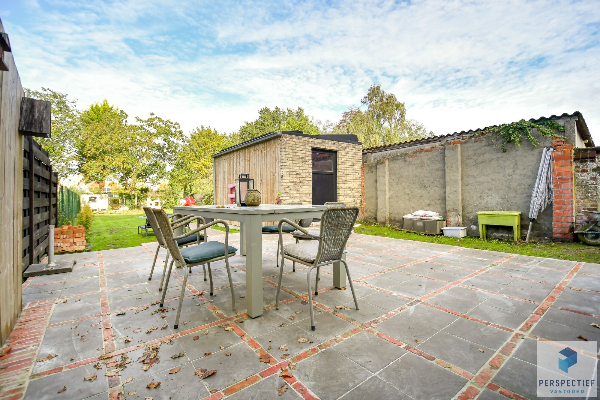 Uiterst GOED gelegen VERNIEUWDE woning met GROTE tuin foto 4