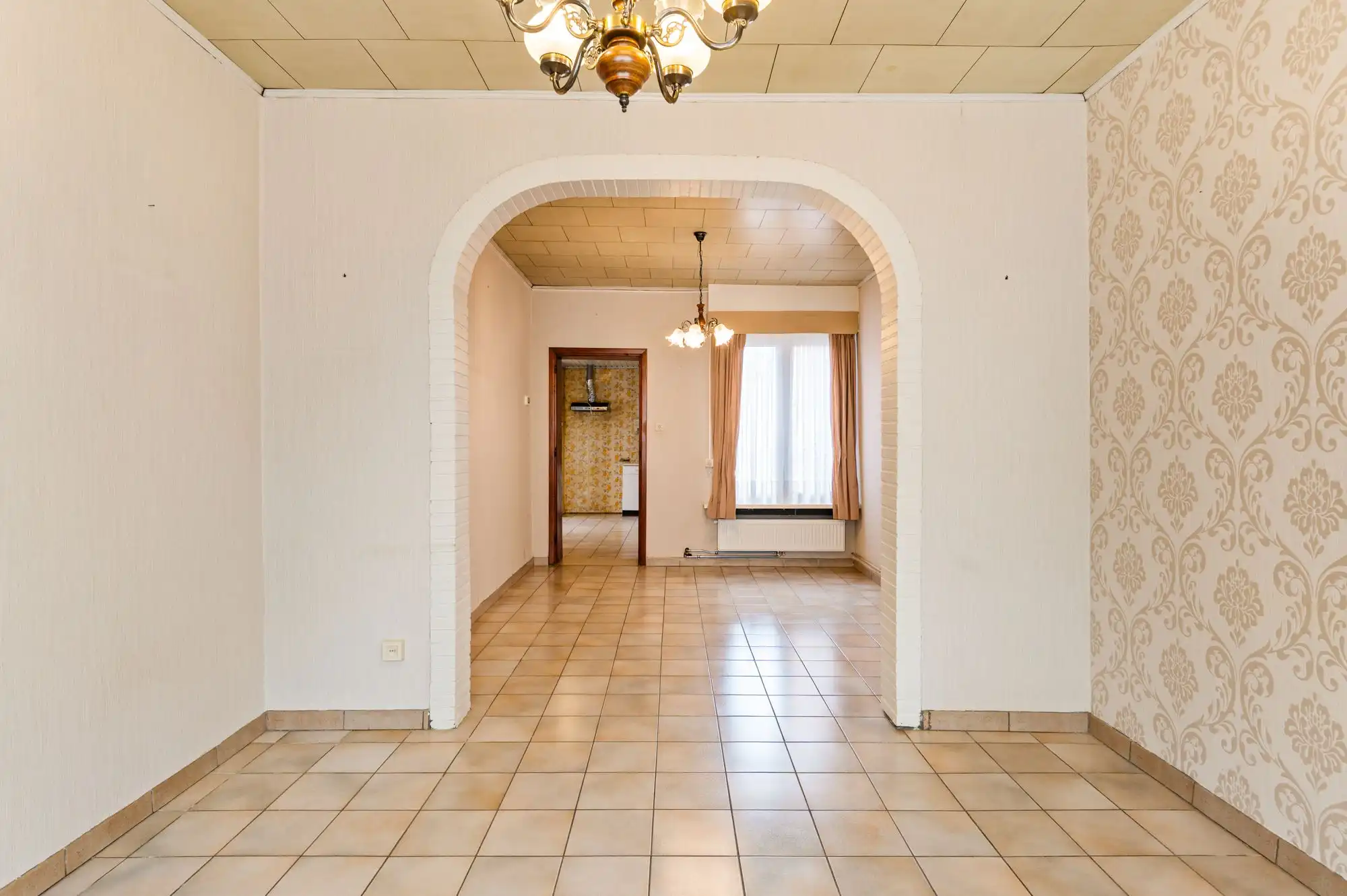 Te renoveren gezinswoning met leuke tuin en 2 garages op topligging in Brasschaat! foto 4