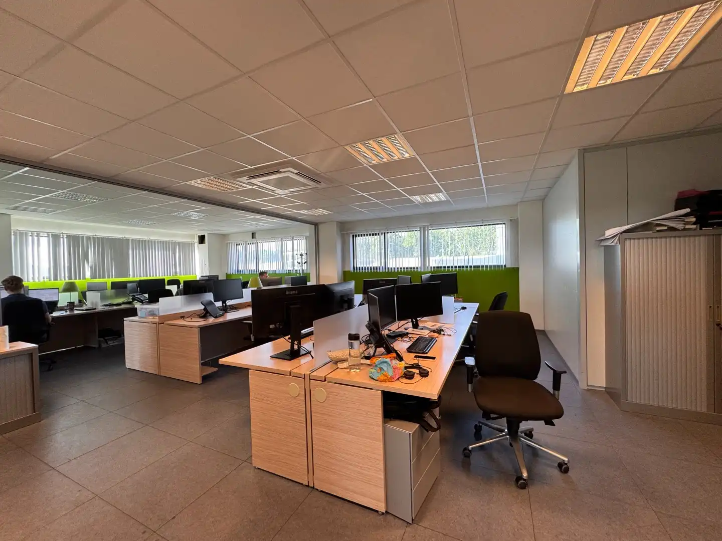 Instapklare kantoorruimte van 450 m² met ruime parking te Oostkamp foto 8