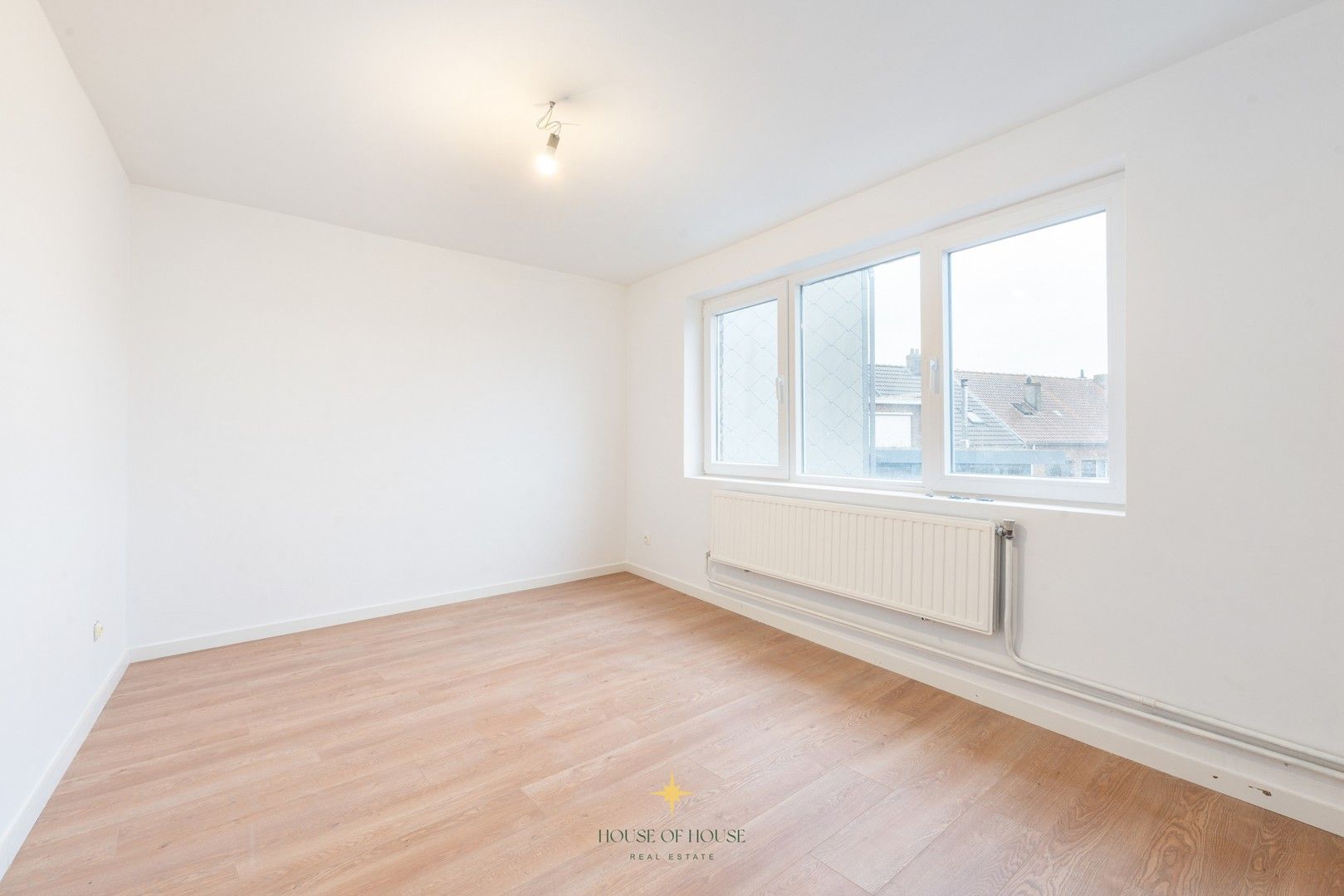 Gerenoveerde bel-étage met 3 slaapkamers en ruime garage foto 8