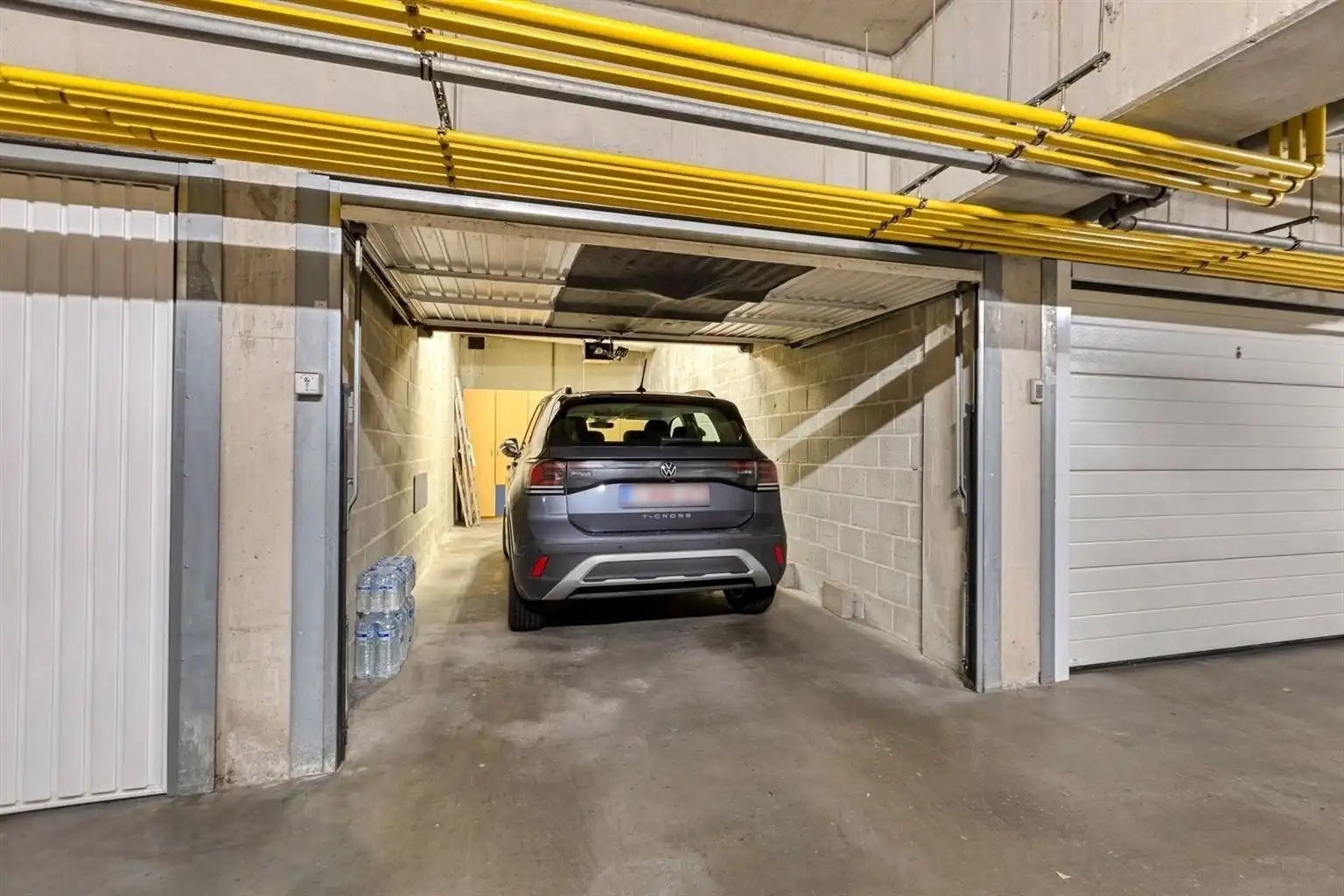 Prachtig, uitzonderlijk ruim appartement met 2 slaapkamers, 2 terrassen en inpandige garagebox, gelegen nabij het centrum van Maaseik. foto 19