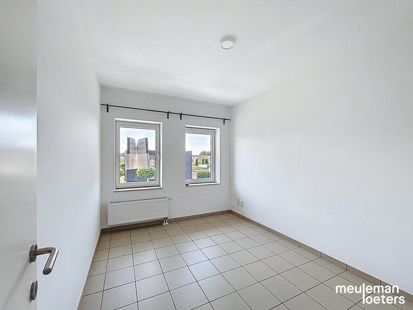 Ruime gezinswoning met garage foto 9
