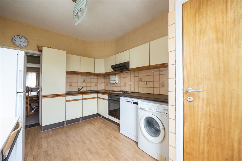 Zeer ruime, te renoveren woning met tuin foto 7
