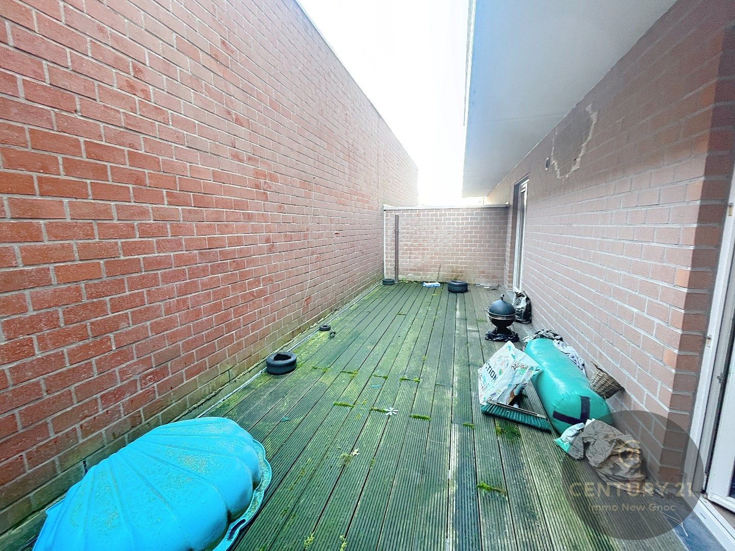 2 slaapkamer appartement met koer en garagestaanplaats foto 4