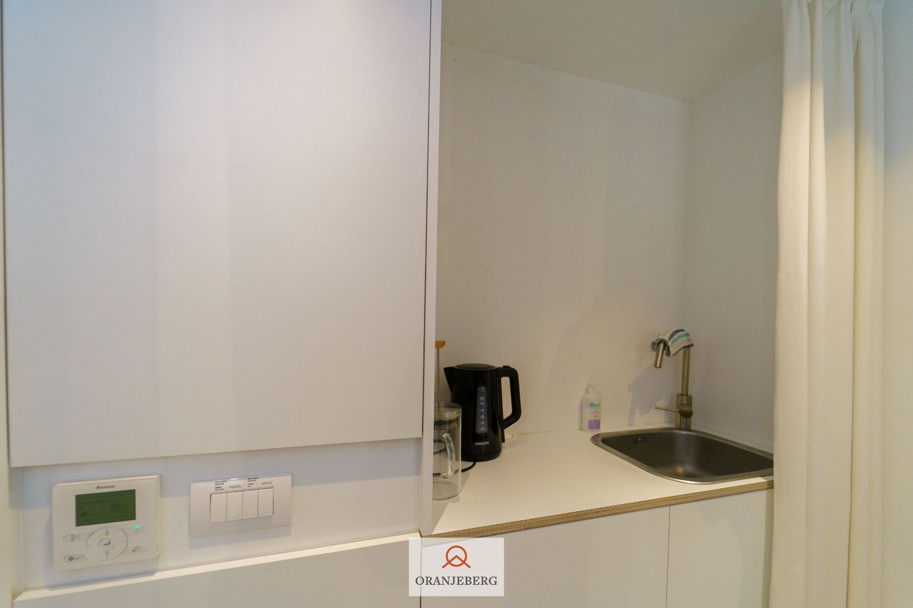 Hoekwinkel te huur vlakbij Vrijdagmarkt foto 15