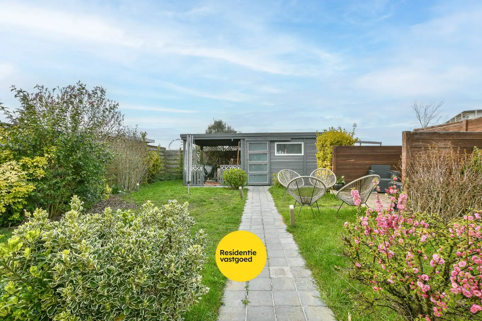 Instapklare halfopen woning met 3 slaapkamers en zonnige tuin in Vosseslag, vlakbij bos en duinen foto 9