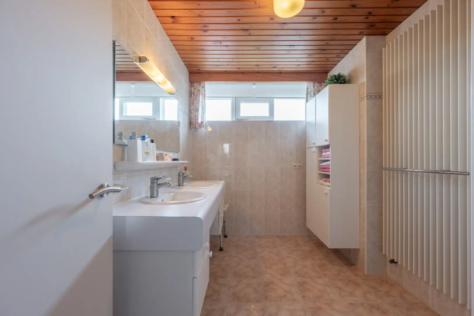 Ruime vrijstaande woning met prachtige tuin in het rustige Moerkerke (St Rita) foto 13