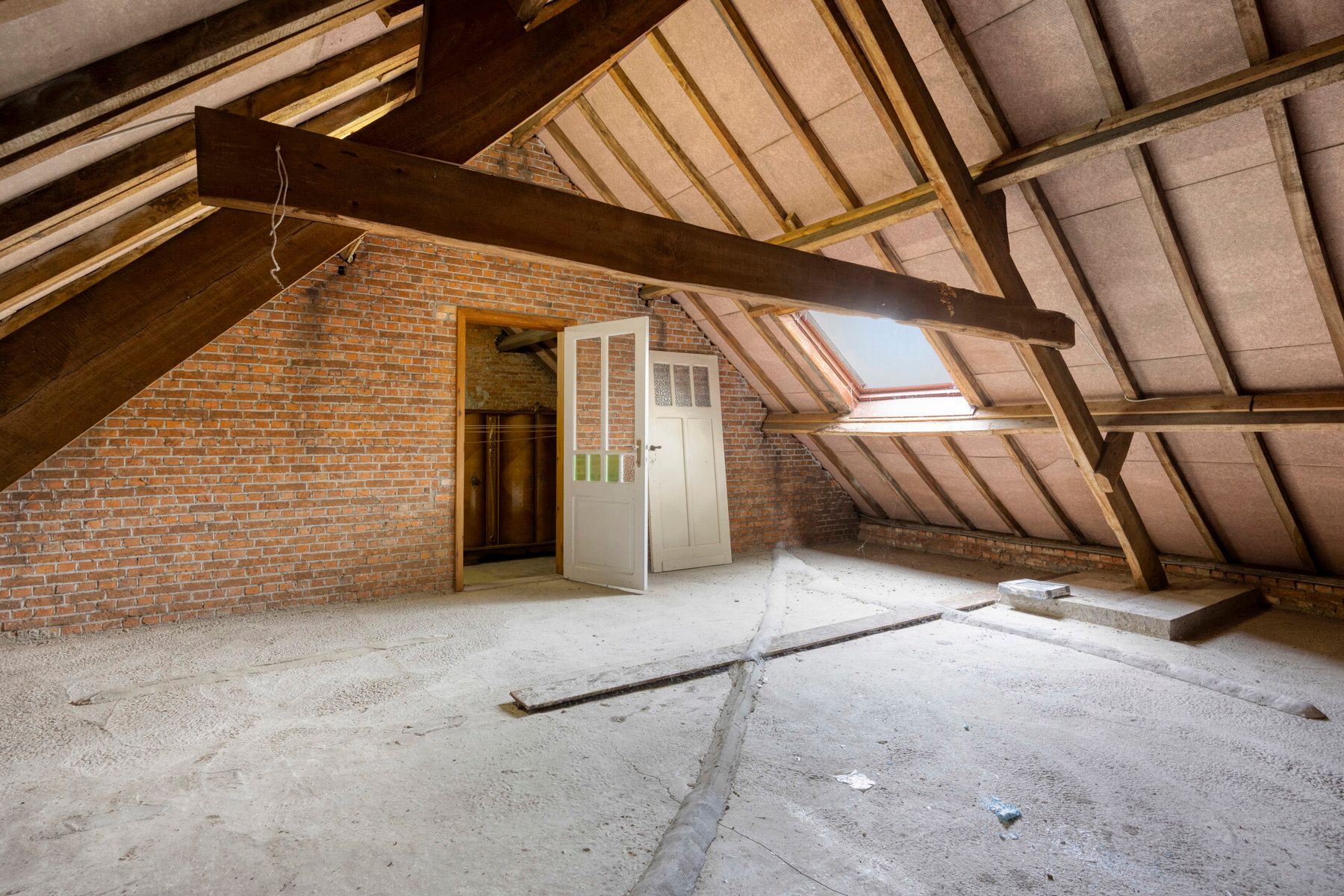 Karaktervolle te renoveren woning op perceel van 37a20ca! foto 22