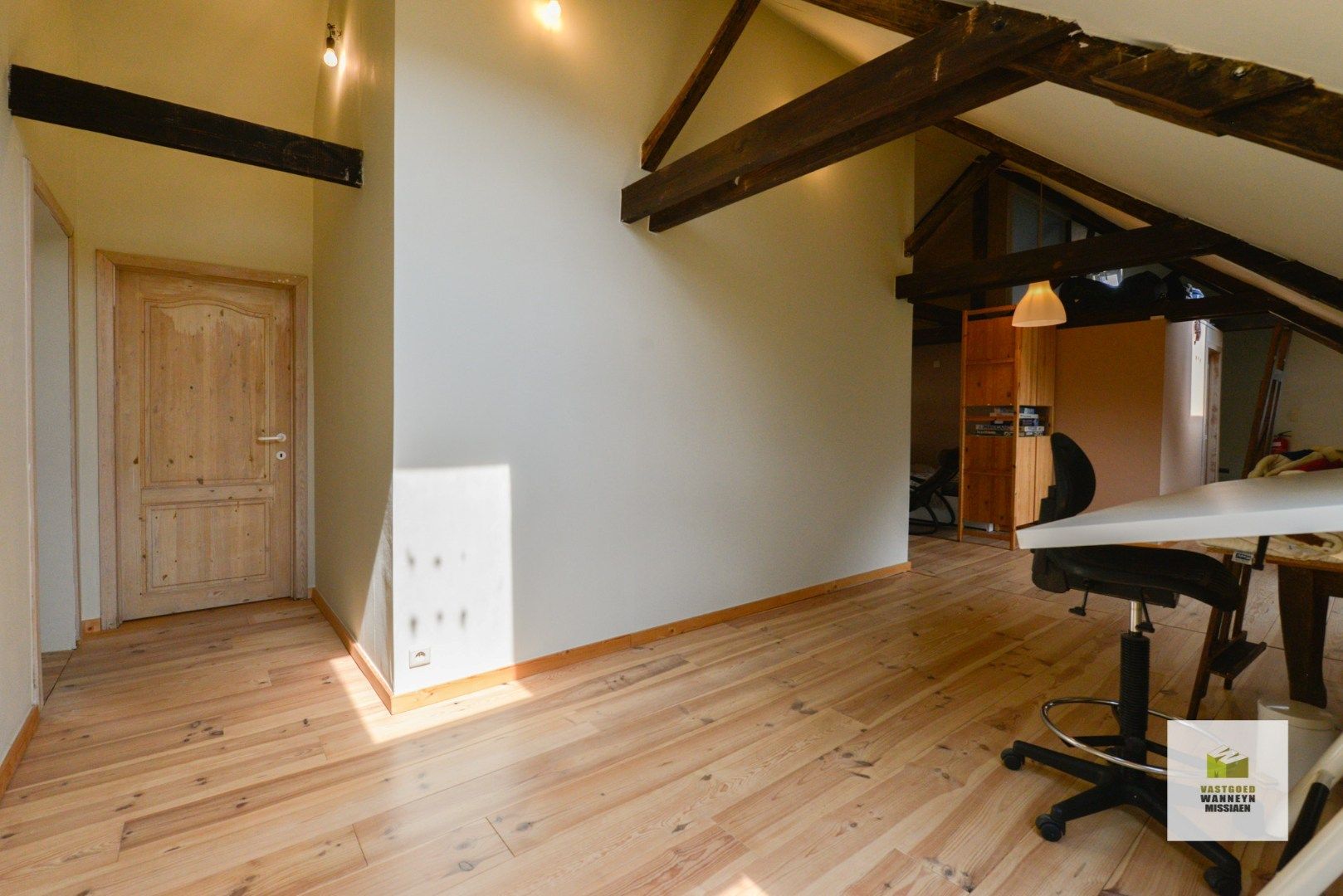 Gerenoveerd handelspand met ruime woning en gezellige stadstuin te centrum Roeselare foto 8