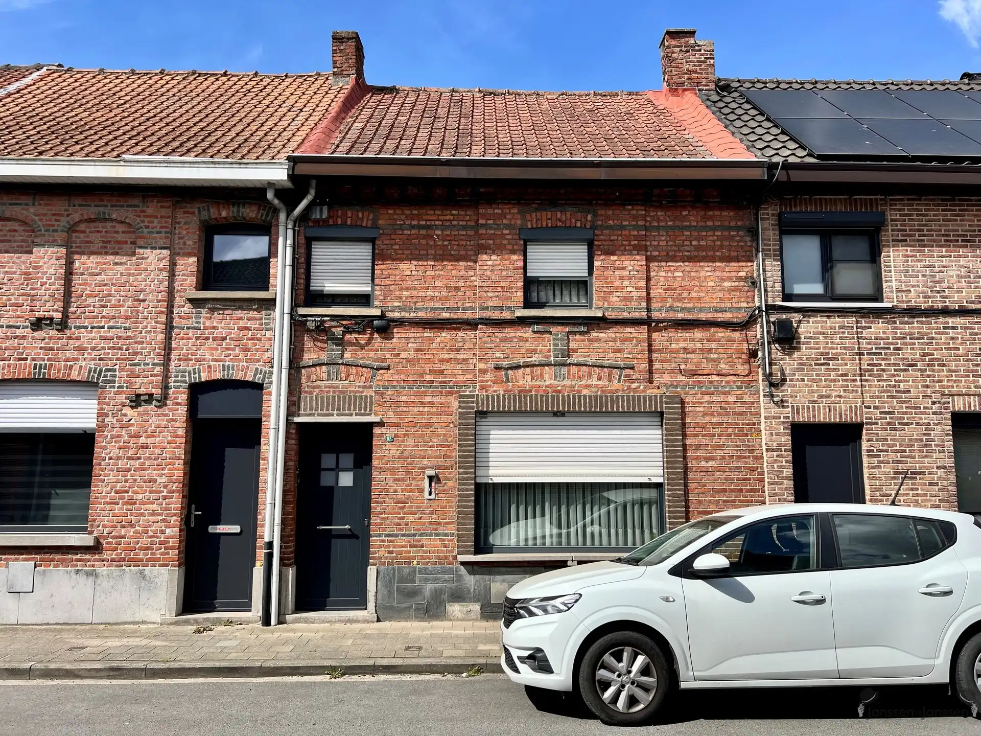 Hoofdfoto van de publicatie: Gzellige wonig met tuin + garage 