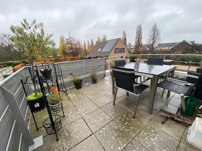 Verzorgd appartement met terras, parkeerplaats en private berging – interessante opbrengsteigendom foto 7