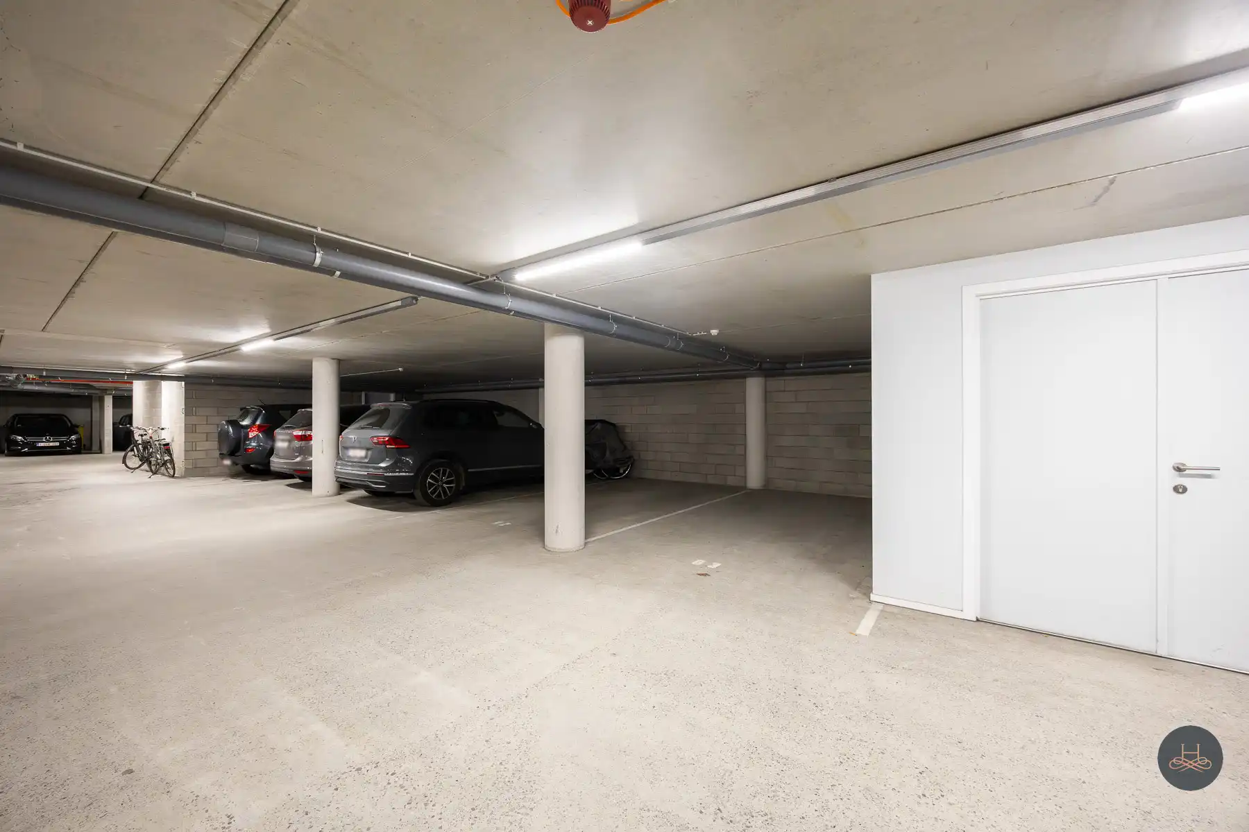 Overdekte autostaanplaats op toplocatie in Begijnendijk foto 7