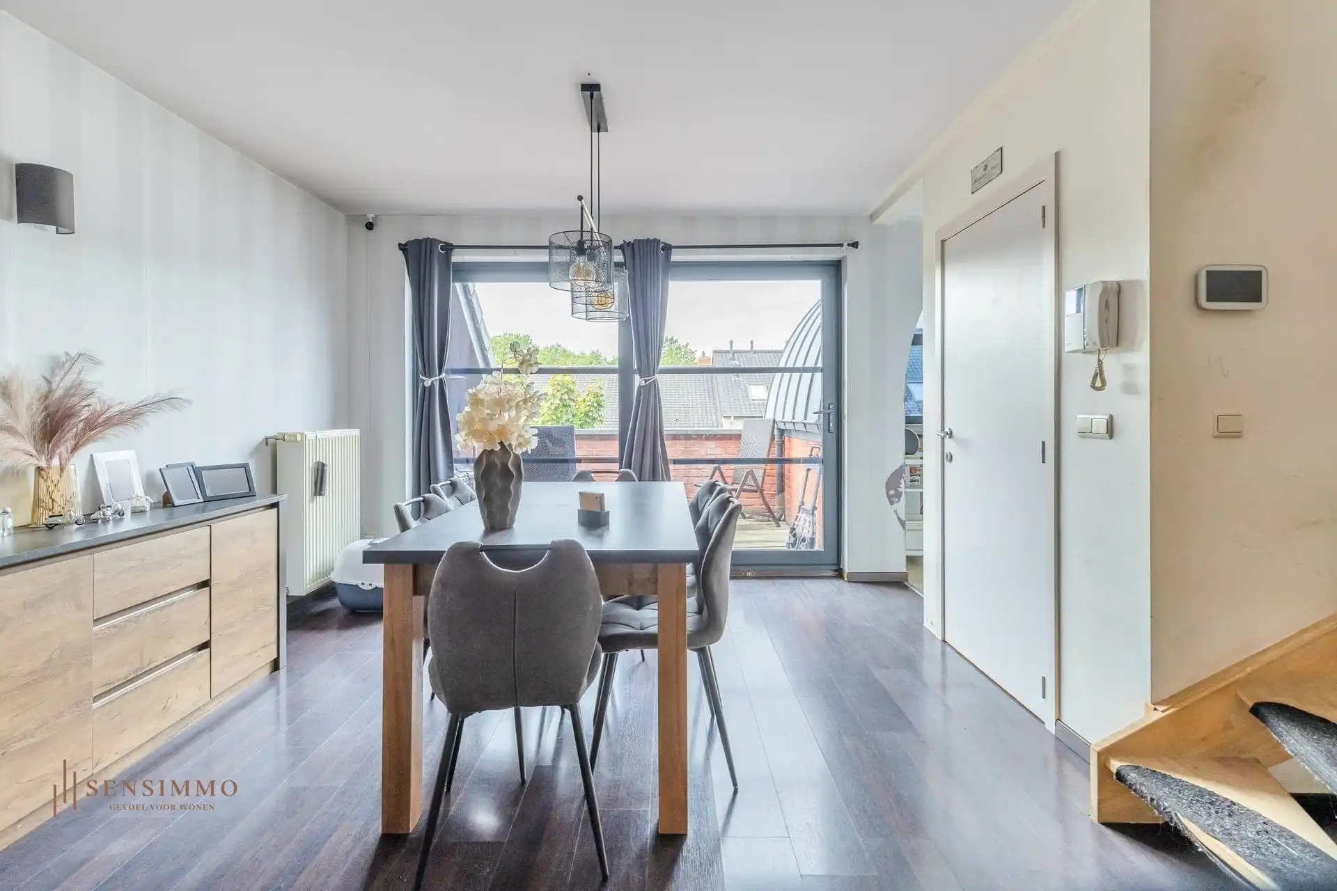 RUIM DUPLEX-APPARTEMENT VLAKBIJ CENTRUM MET 3 SLP, TERRAS, 2 AUTOSTAANPLAATSEN + 2 BERGINGEN foto 6