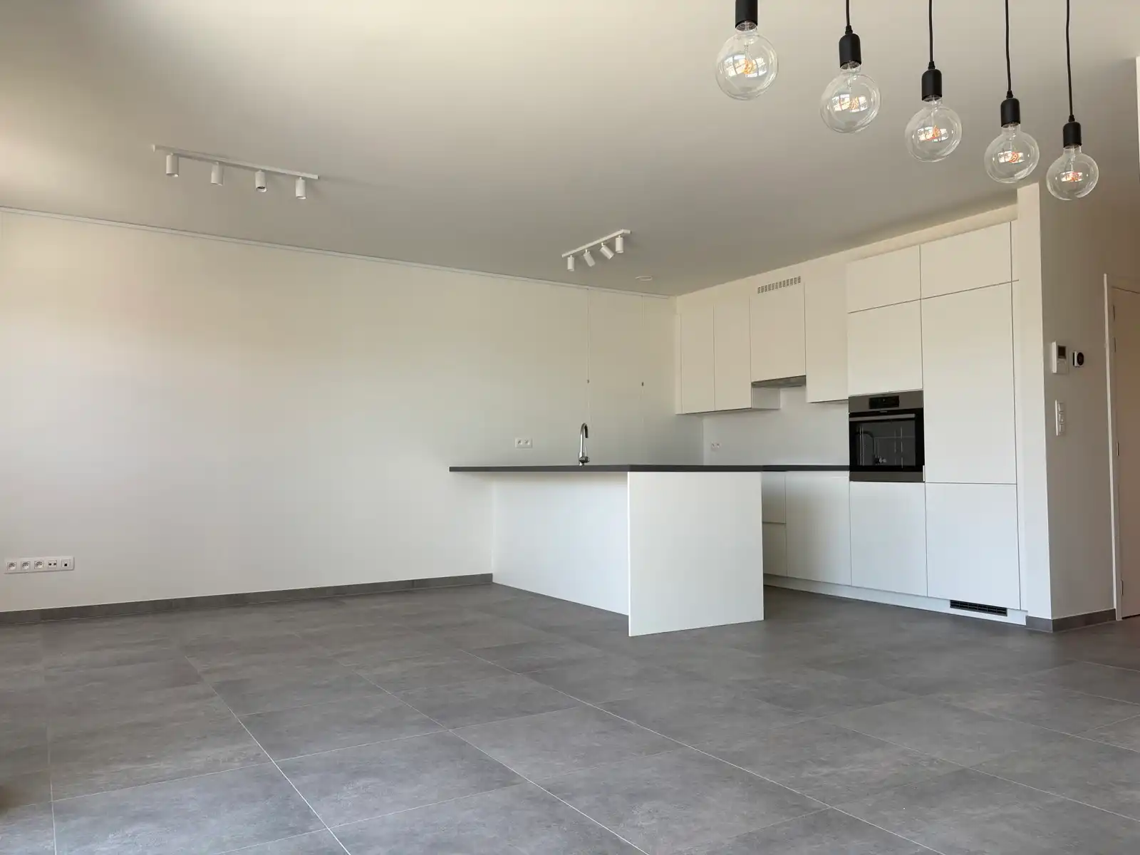 Recent appartement, met lift, zuidgericht terras.  foto {{pictureIndex}}