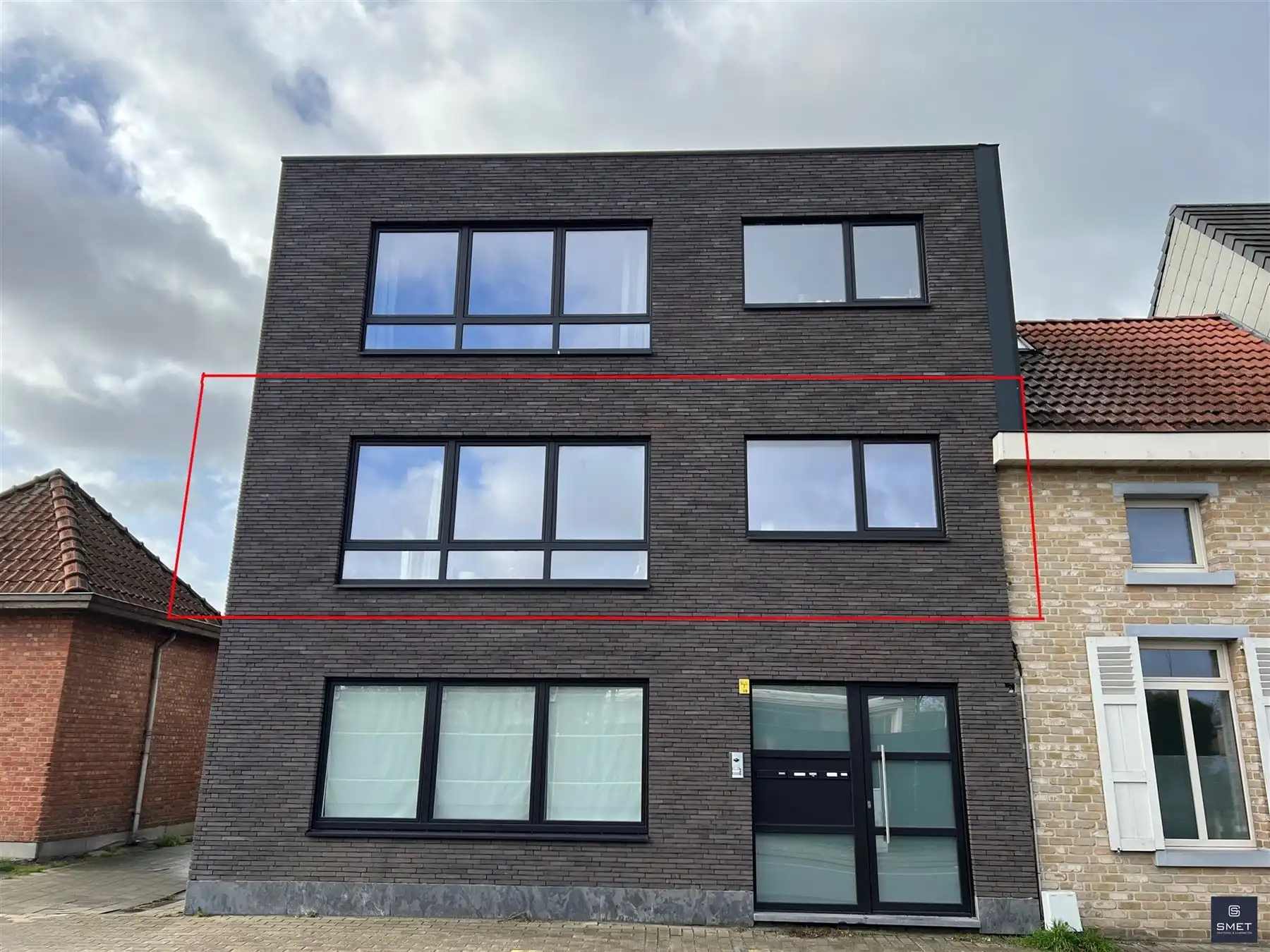 RECENT, MODERN APPART. MET 2 SLPKS EN AUTOSTAANPL. foto {{pictureIndex}}