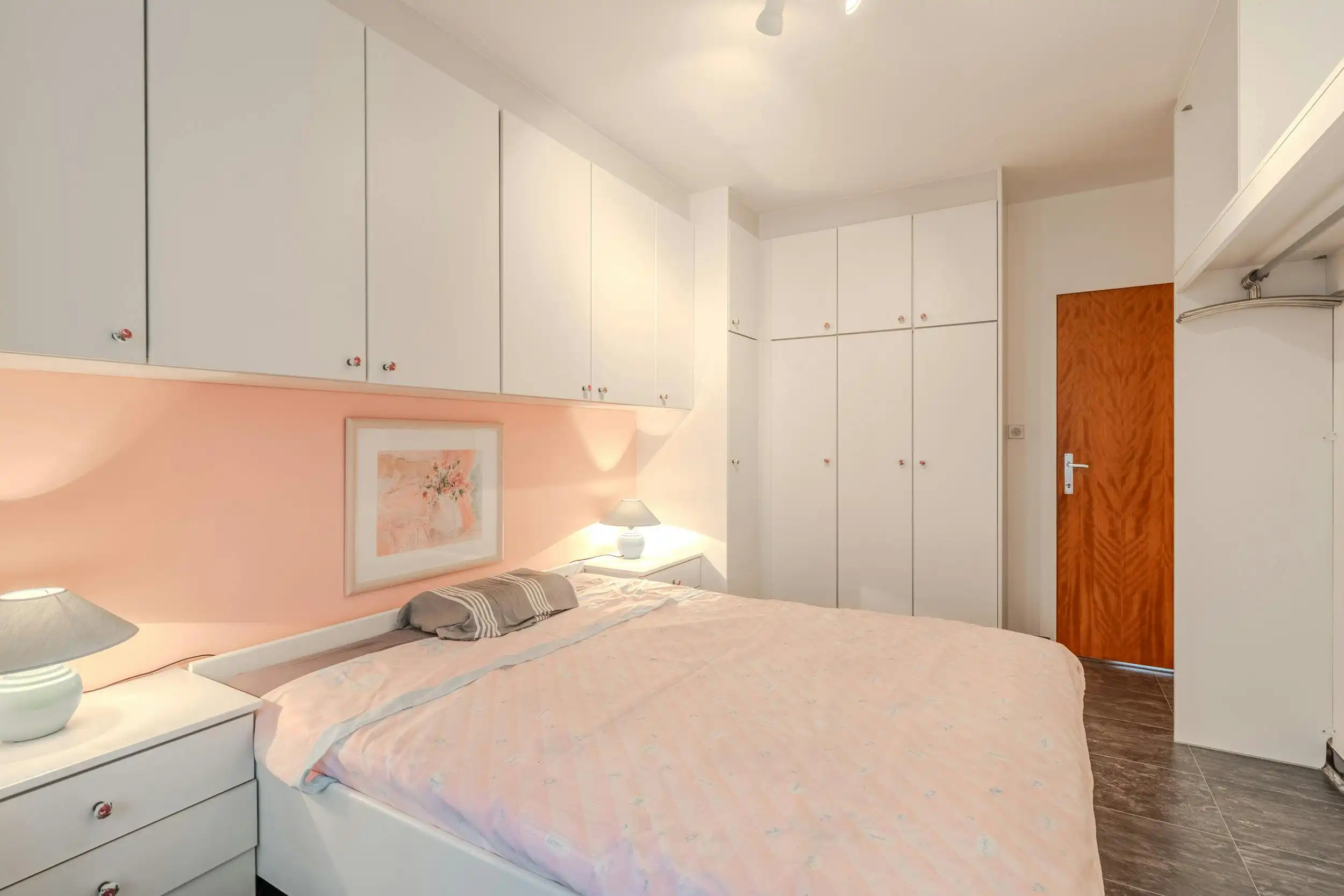 Centraal gelegen 2-slaapkamerappartement met zeezicht! foto 13