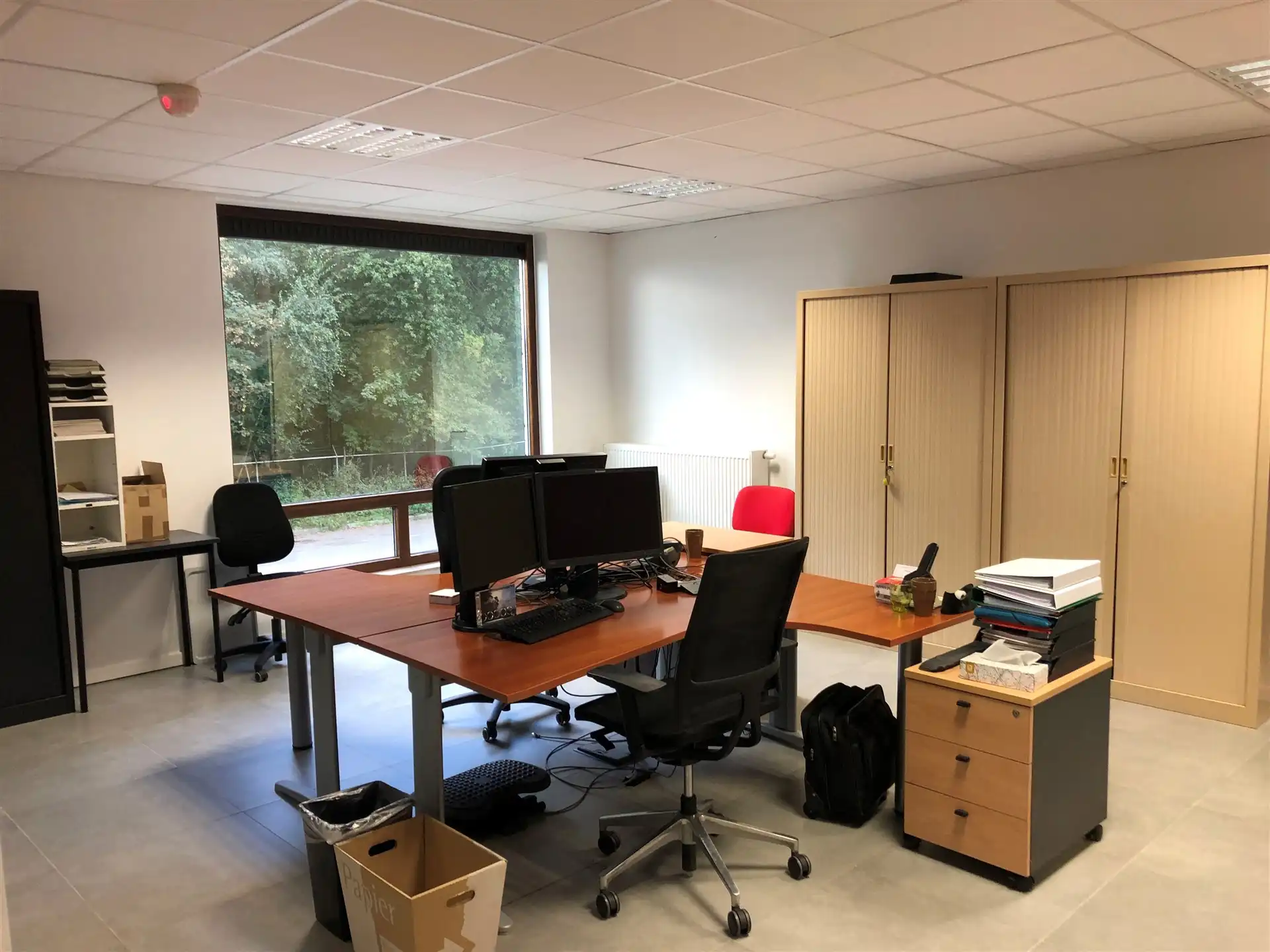 Bedrijfsgebouw met magazijnen, buitenopslag, kantoren en woonst foto 5