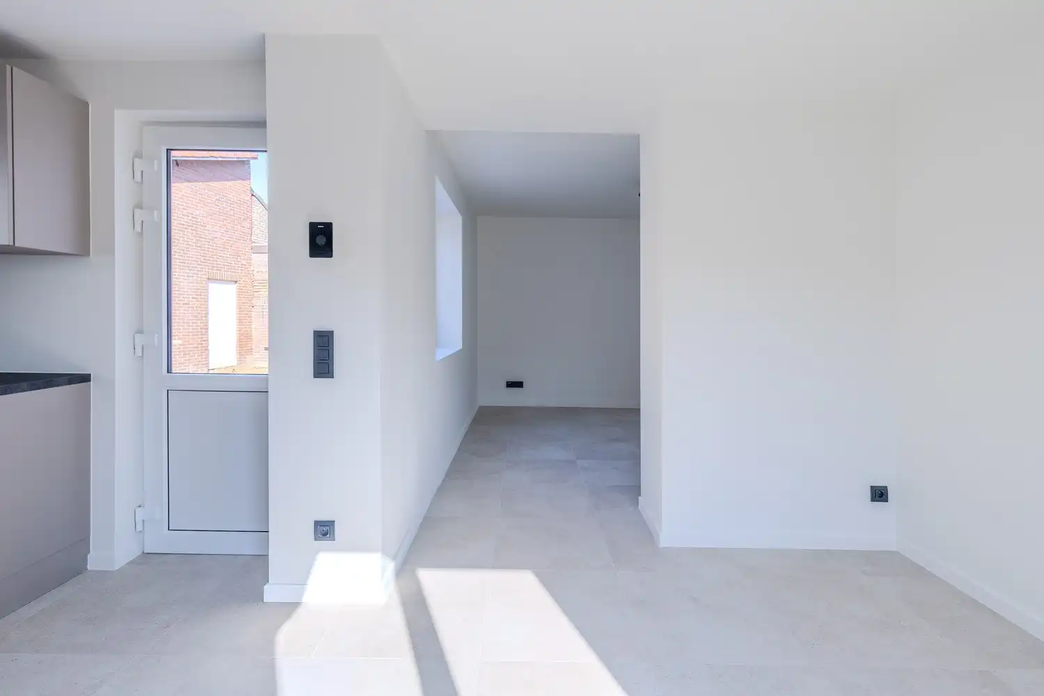 Volledig gerenoveerde huurwoning met drie slaapkamers en ruime tuin op toplocatie in Rekem foto 13