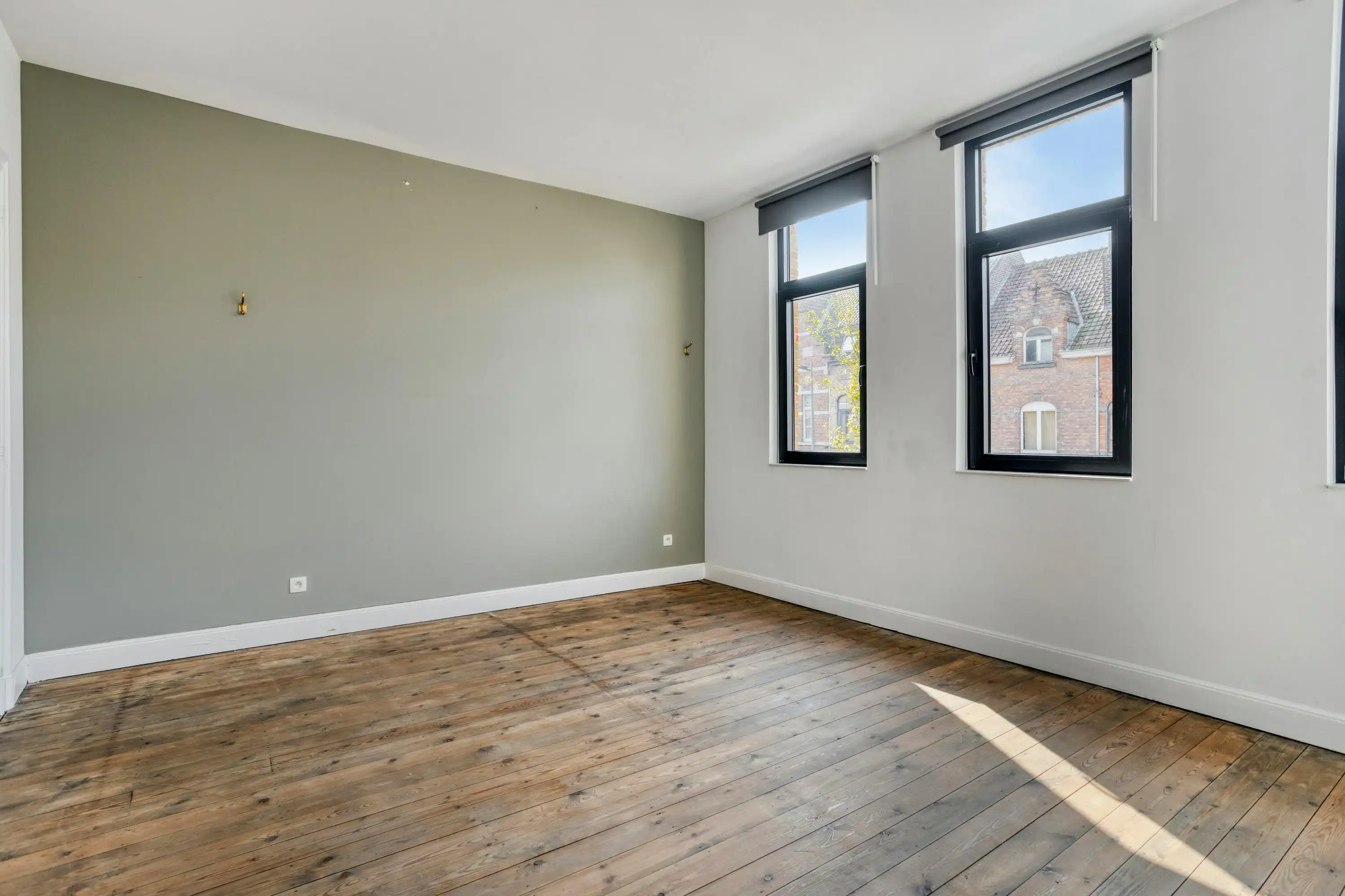 Kwalitatief gerenoveerde centrumwoning met tuin in Ieper foto 19
