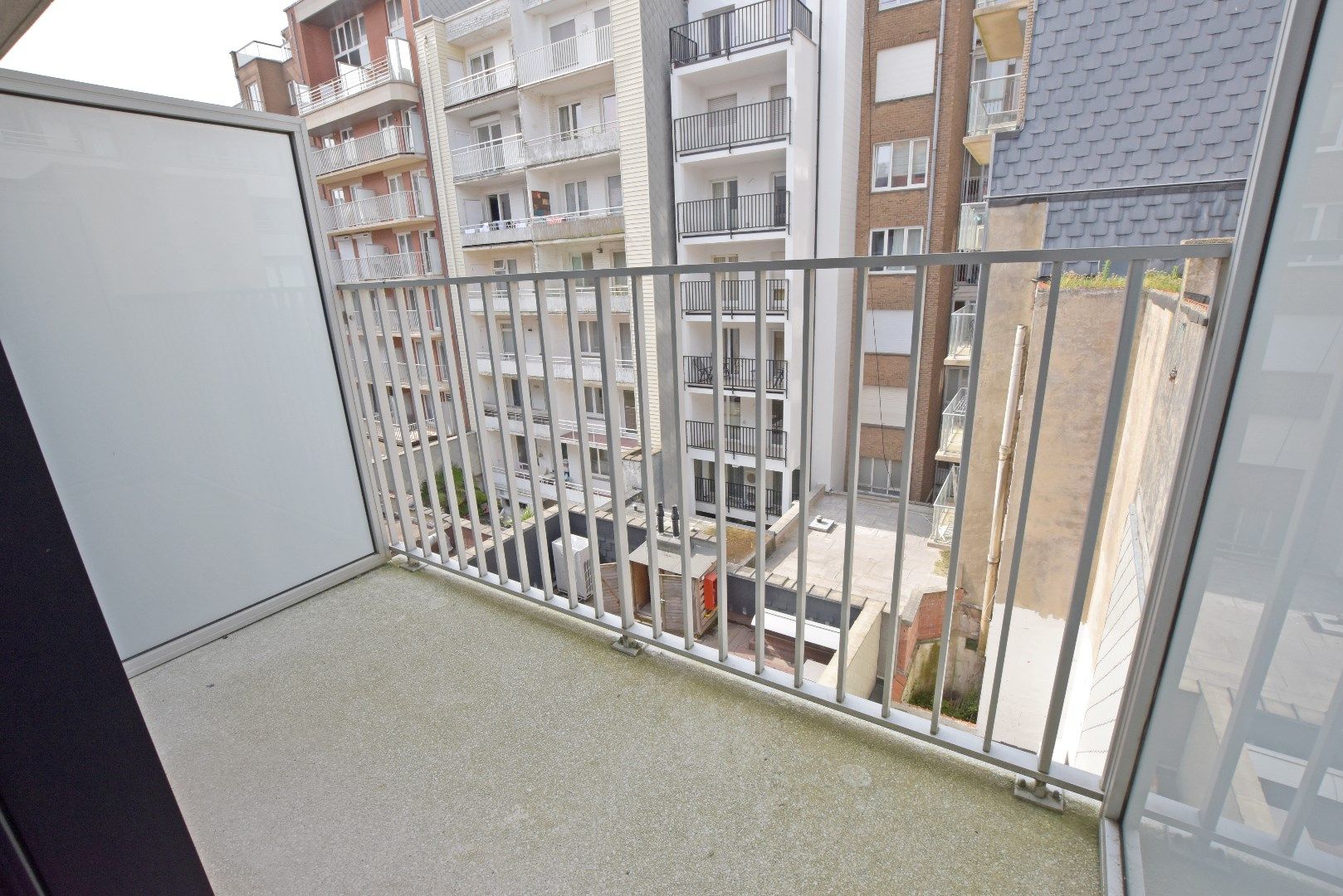 Nieuwbouwappartement met 1 slaapkamer gelegen in hartje Zoute met prachtig zicht over de villa's van het Zoute! foto 10