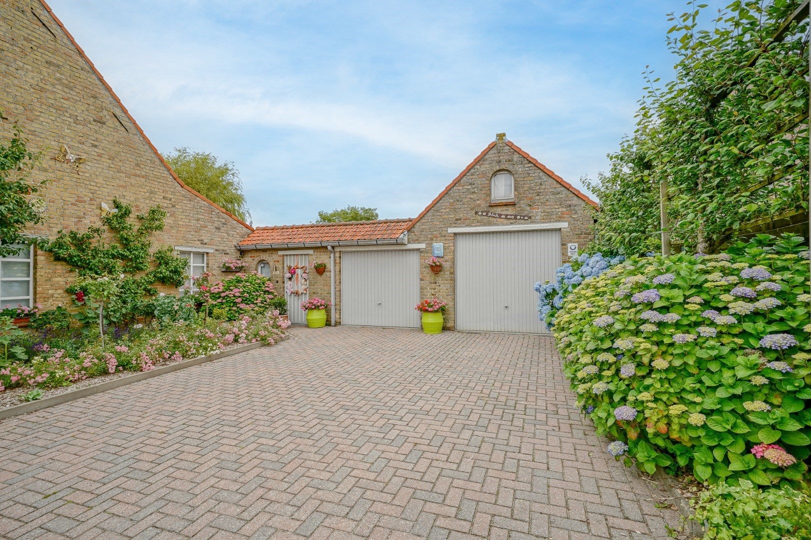 Ruime woning met drie slaapkamers - met loods/garage  foto 18