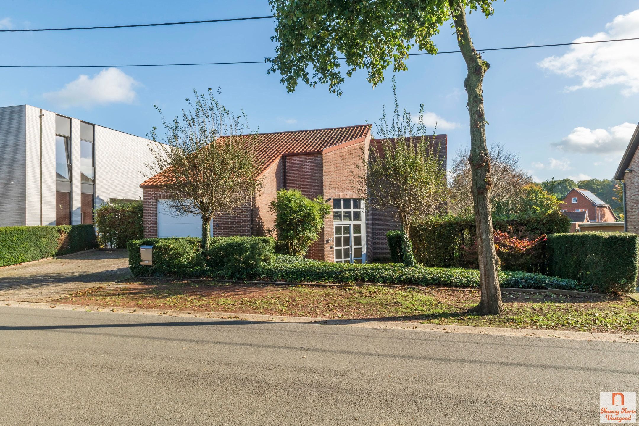 Zonovergoten energiezuinige woning met prachtige tuin foto 2