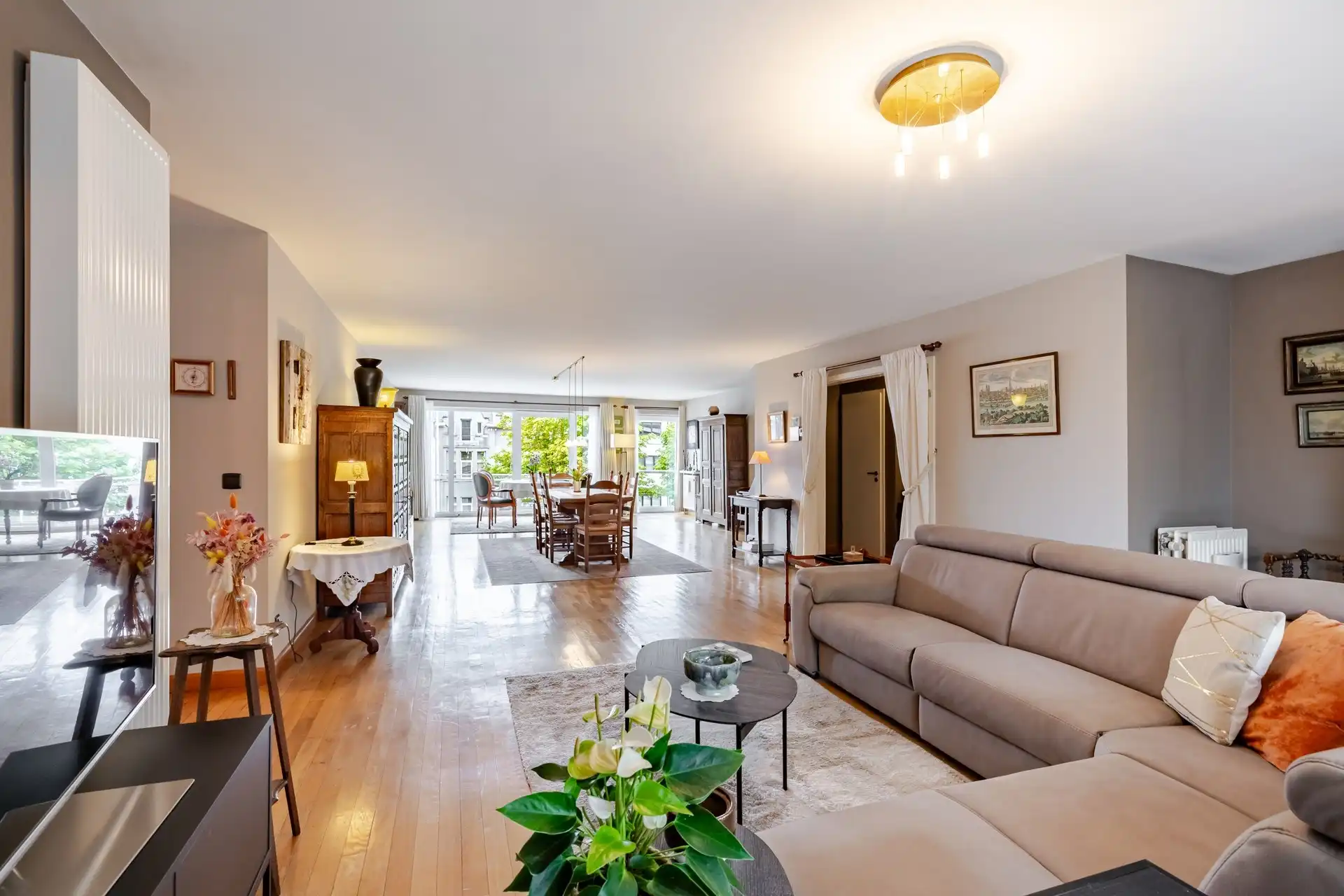 Exclusief en bijzonder ruim appartement van 183 m² met zuidgericht terras en uniek zicht op het groen, op wandelafstand van het stadspark en centrum van Aalst foto 4