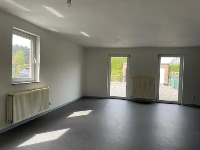 Gelijkvloers appartement met twee slaapkamers en garage foto 2