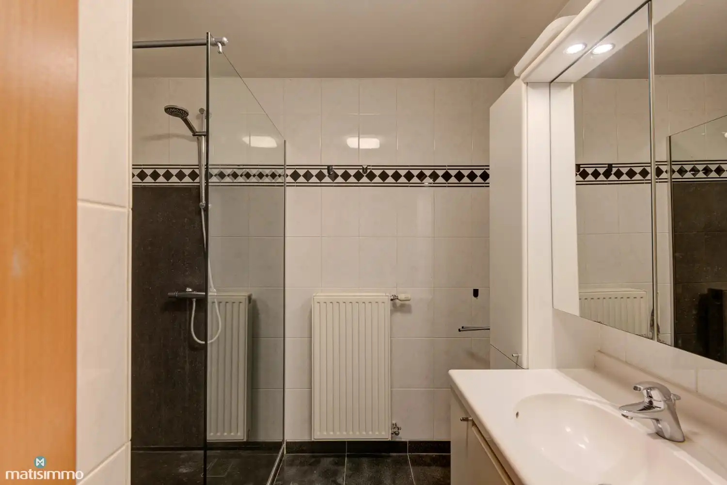 DUPLEXAPPARTEMENT MET 2 SLAAPKAMERS, 2 TERRASSEN EN GARAGEBOX AAN HET CENTRUM VAN BILZEN foto 13
